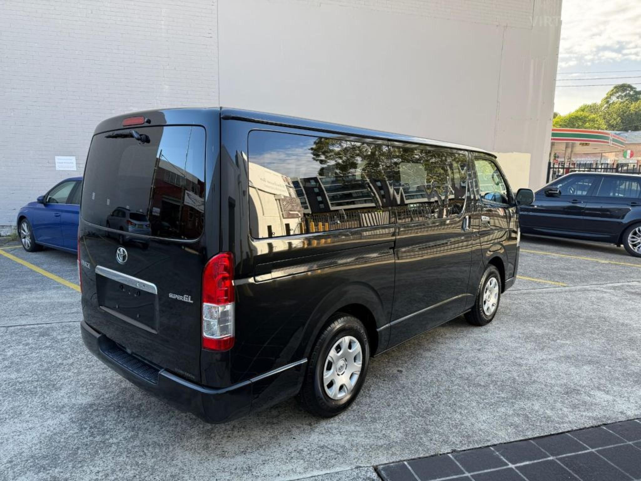TOYOTA HIACE