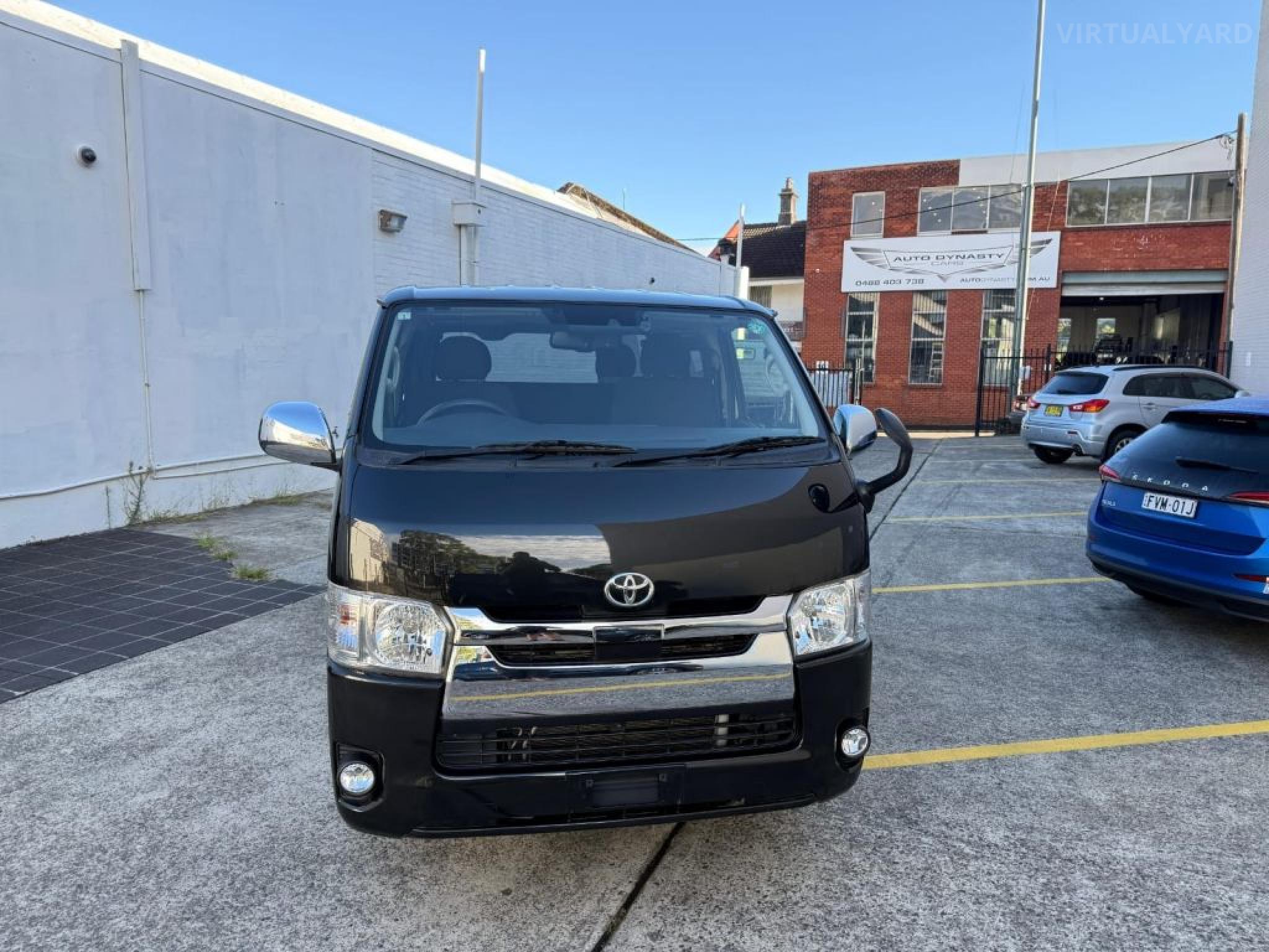 TOYOTA HIACE