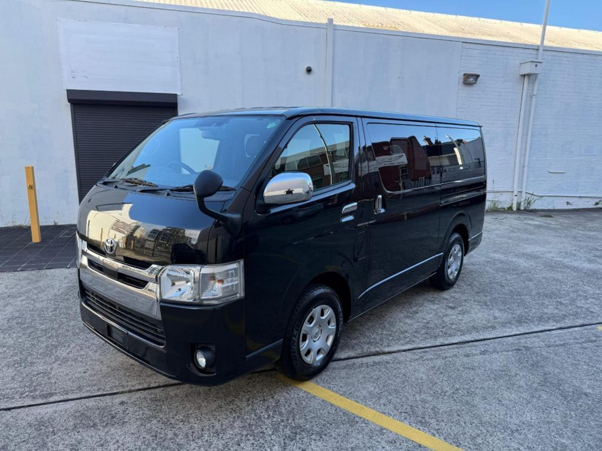 TOYOTA HIACE