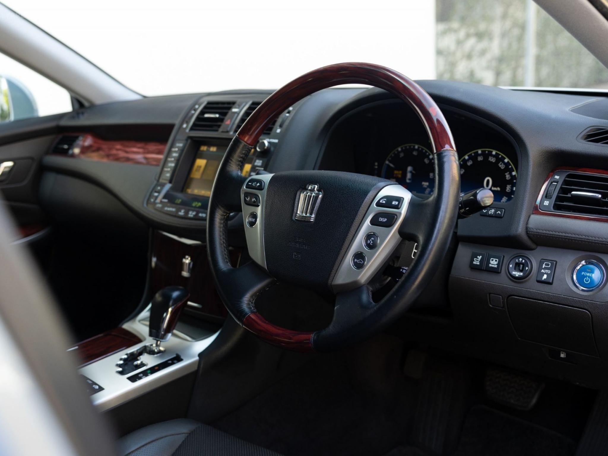 TOYOTA CROWN