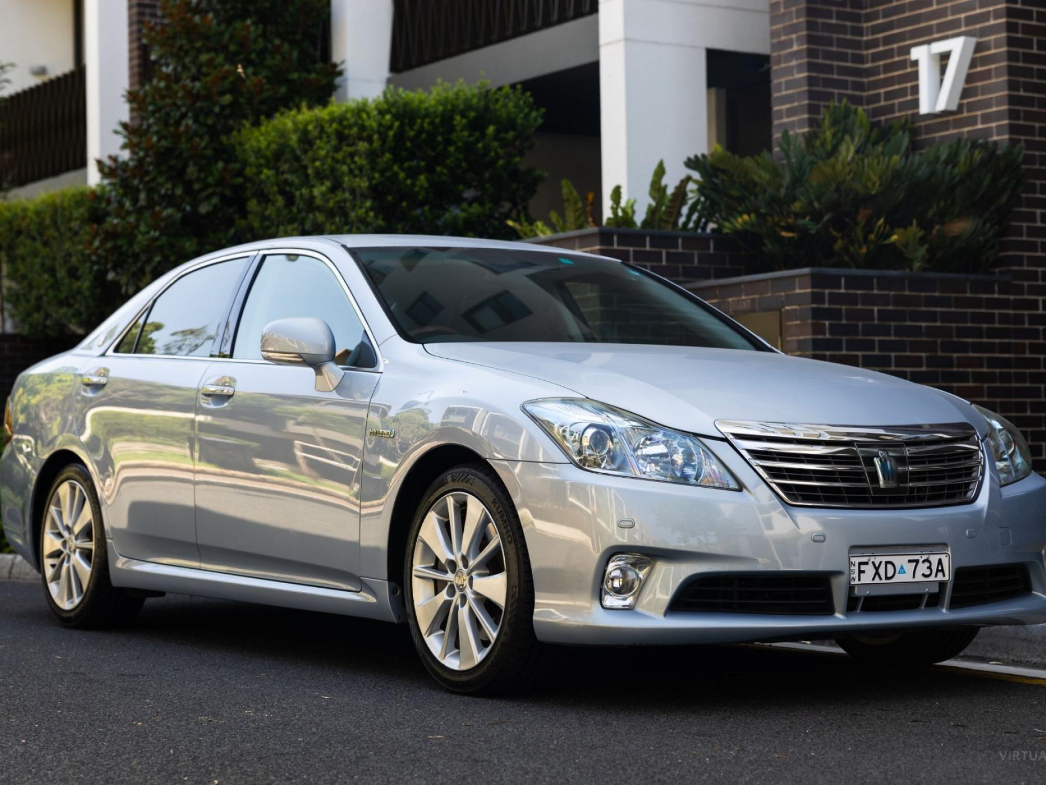 TOYOTA CROWN