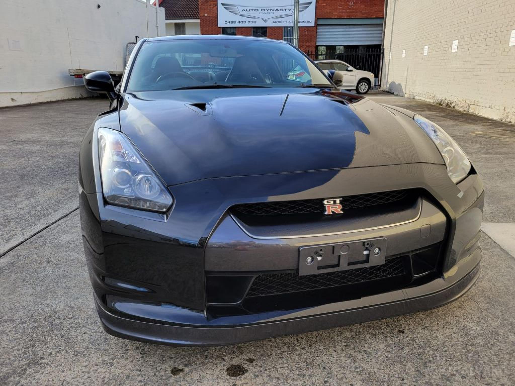 NISSAN GT-R