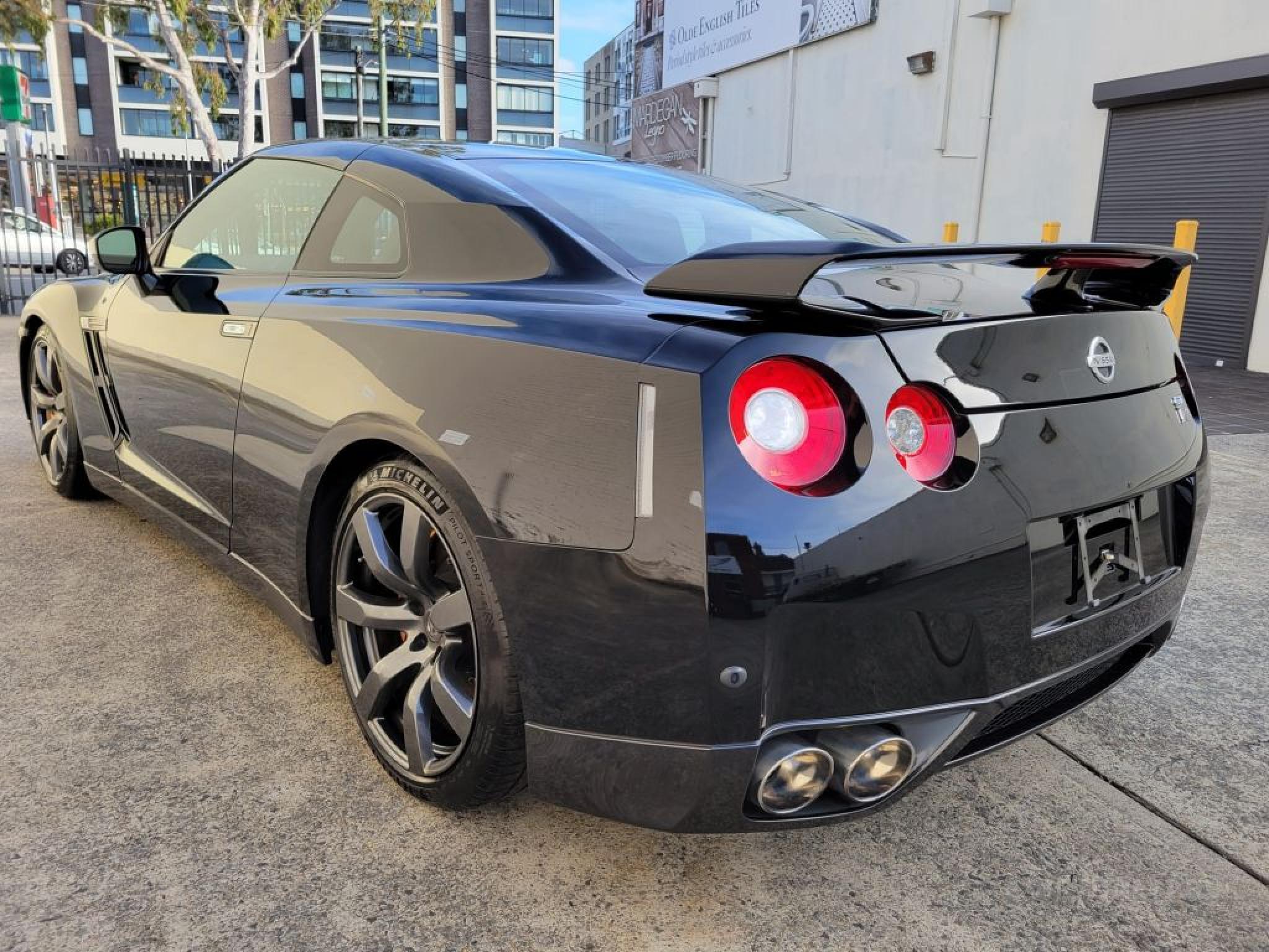 NISSAN GT-R