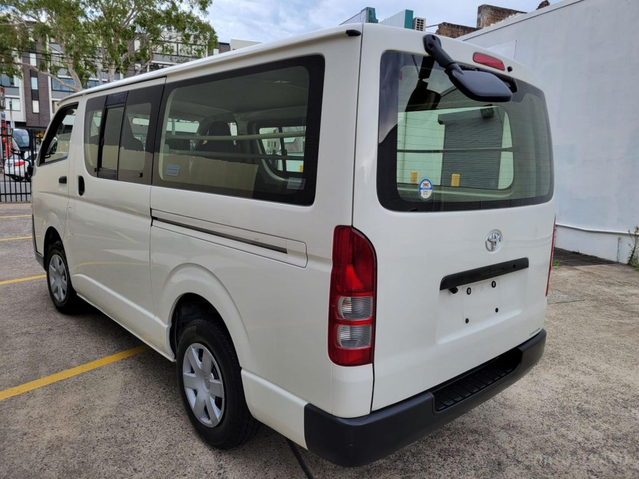 TOYOTA HIACE