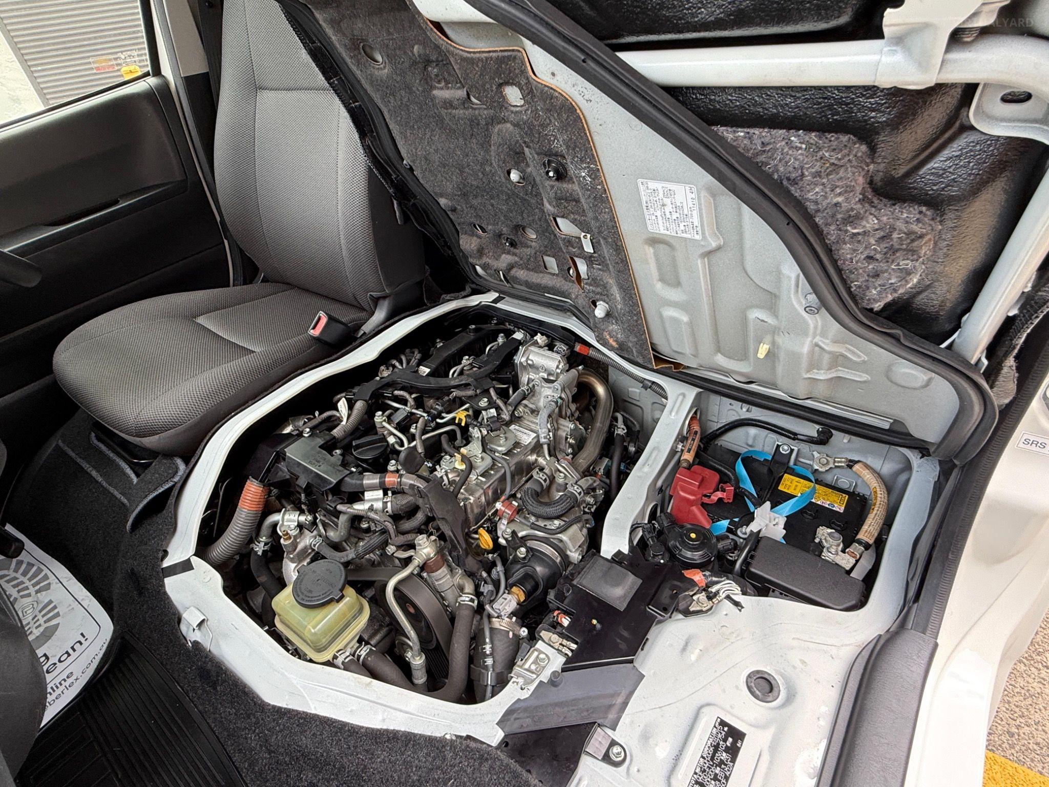 TOYOTA HIACE WELCAB WINDOW TOP