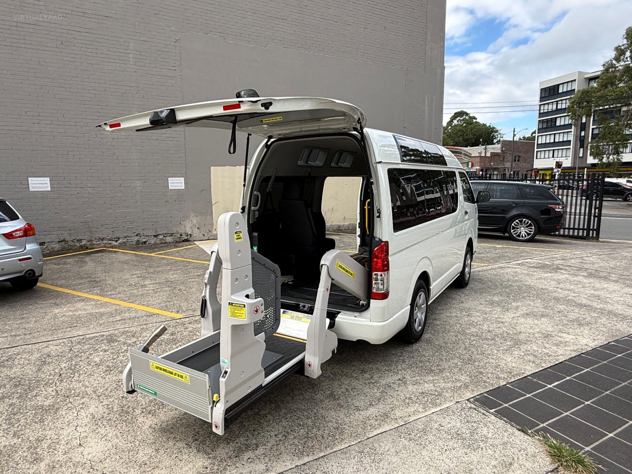 TOYOTA HIACE WELCAB WINDOW TOP