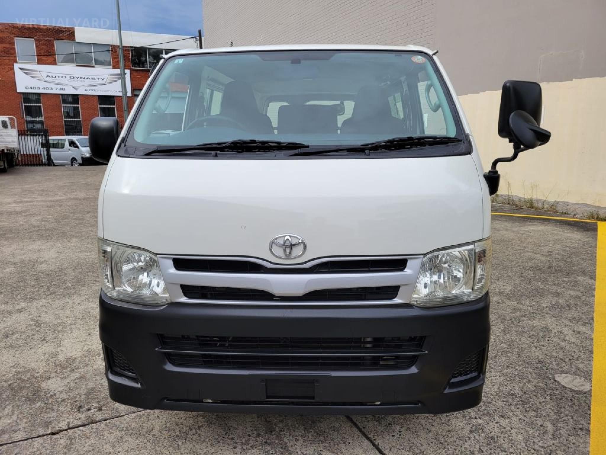 TOYOTA HIACE