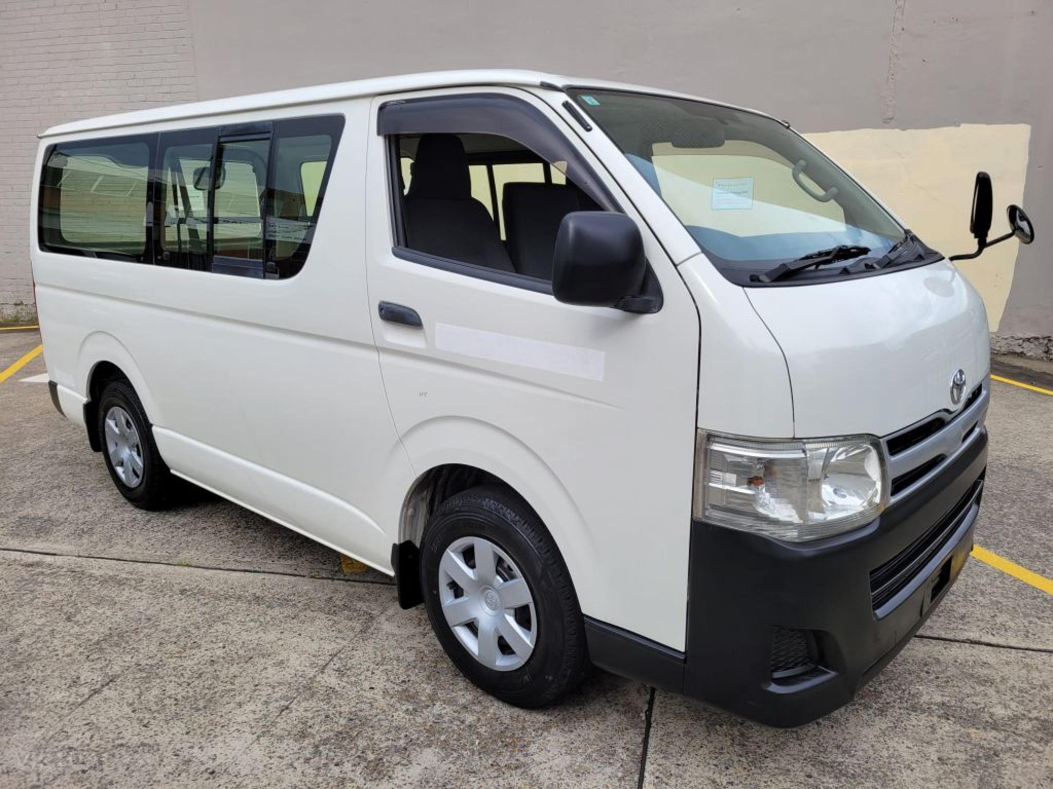 TOYOTA HIACE