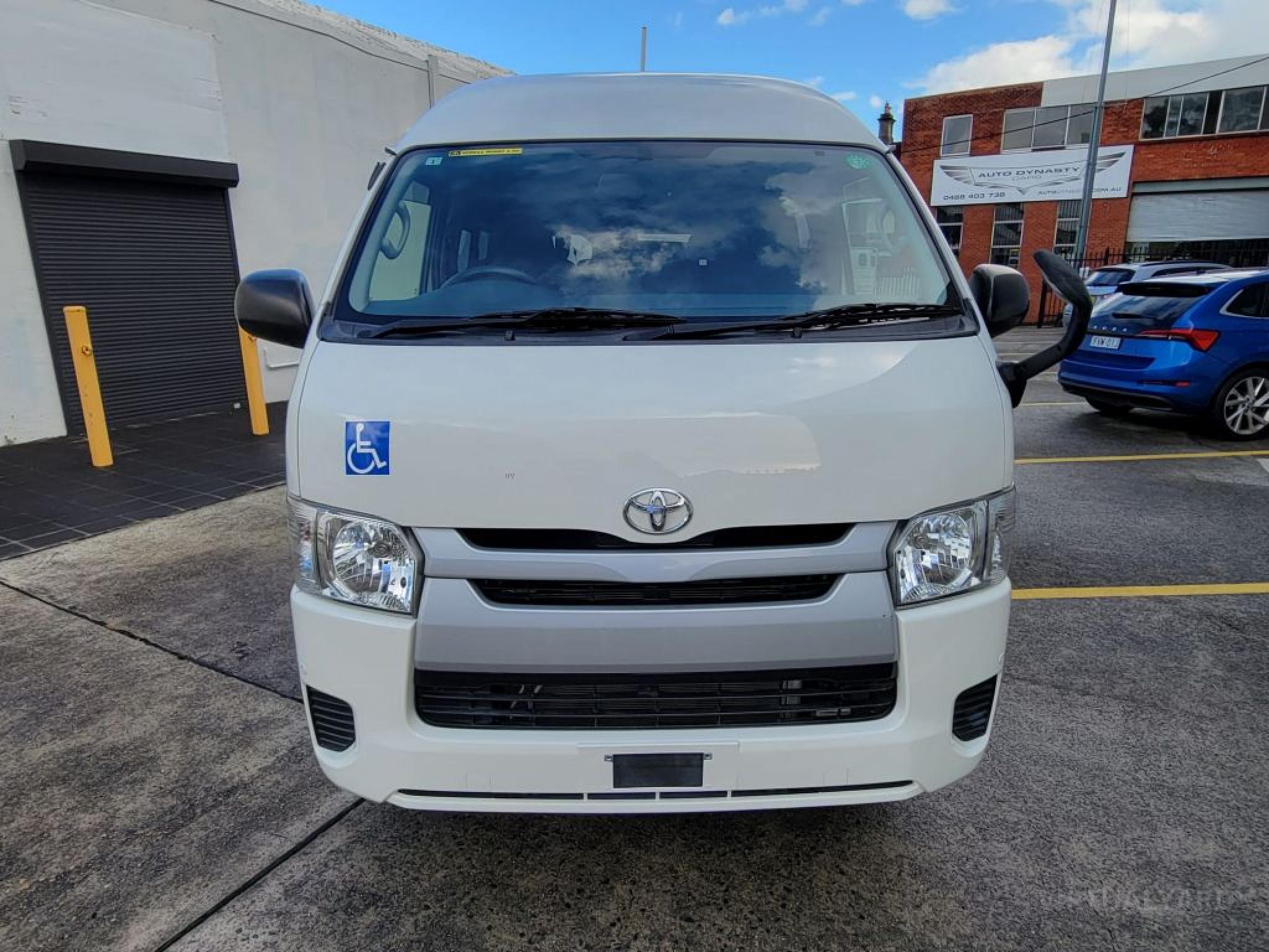TOYOTA HIACE WELCAB