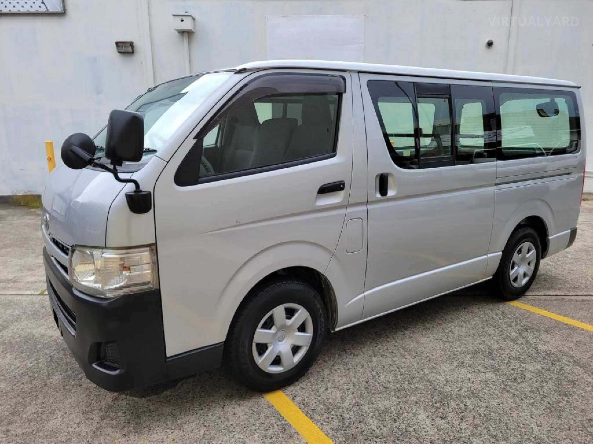 TOYOTA HIACE