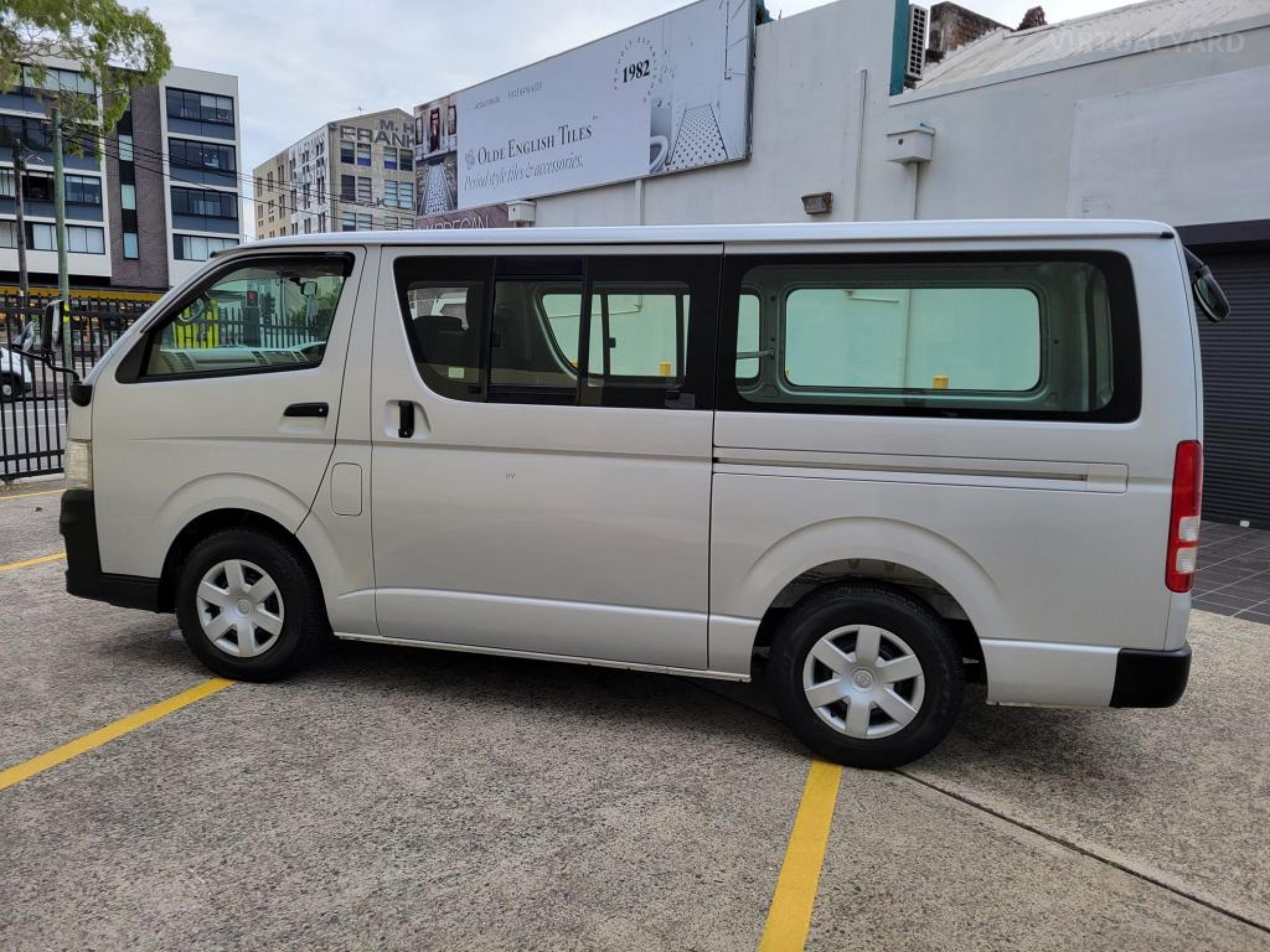 TOYOTA HIACE