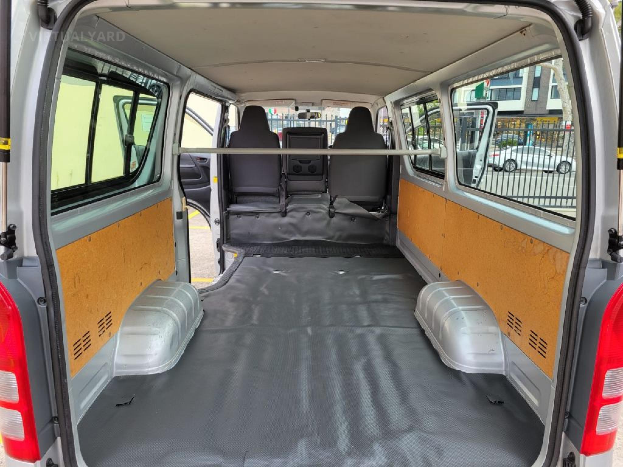 TOYOTA HIACE