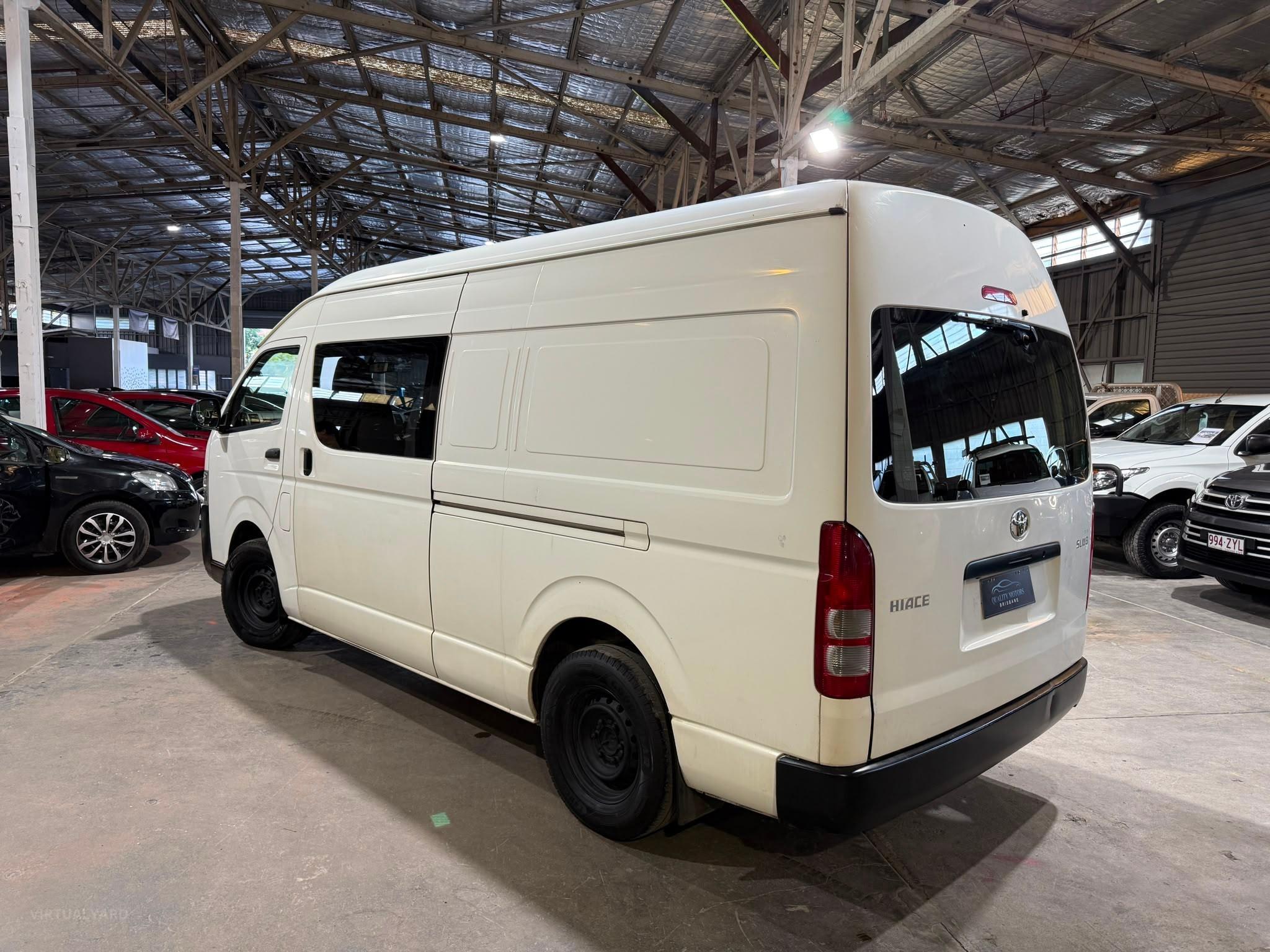 TOYOTA HIACE