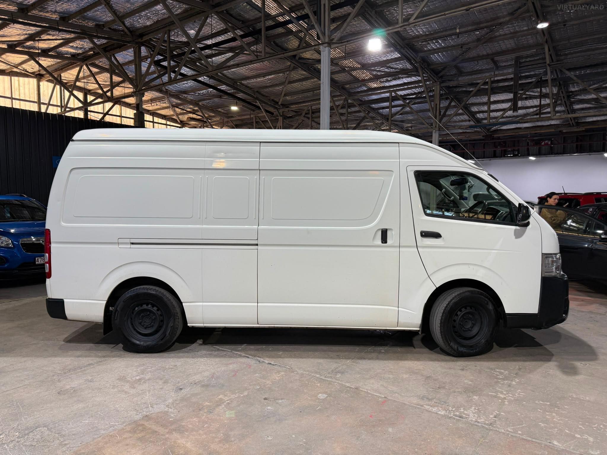 TOYOTA HIACE