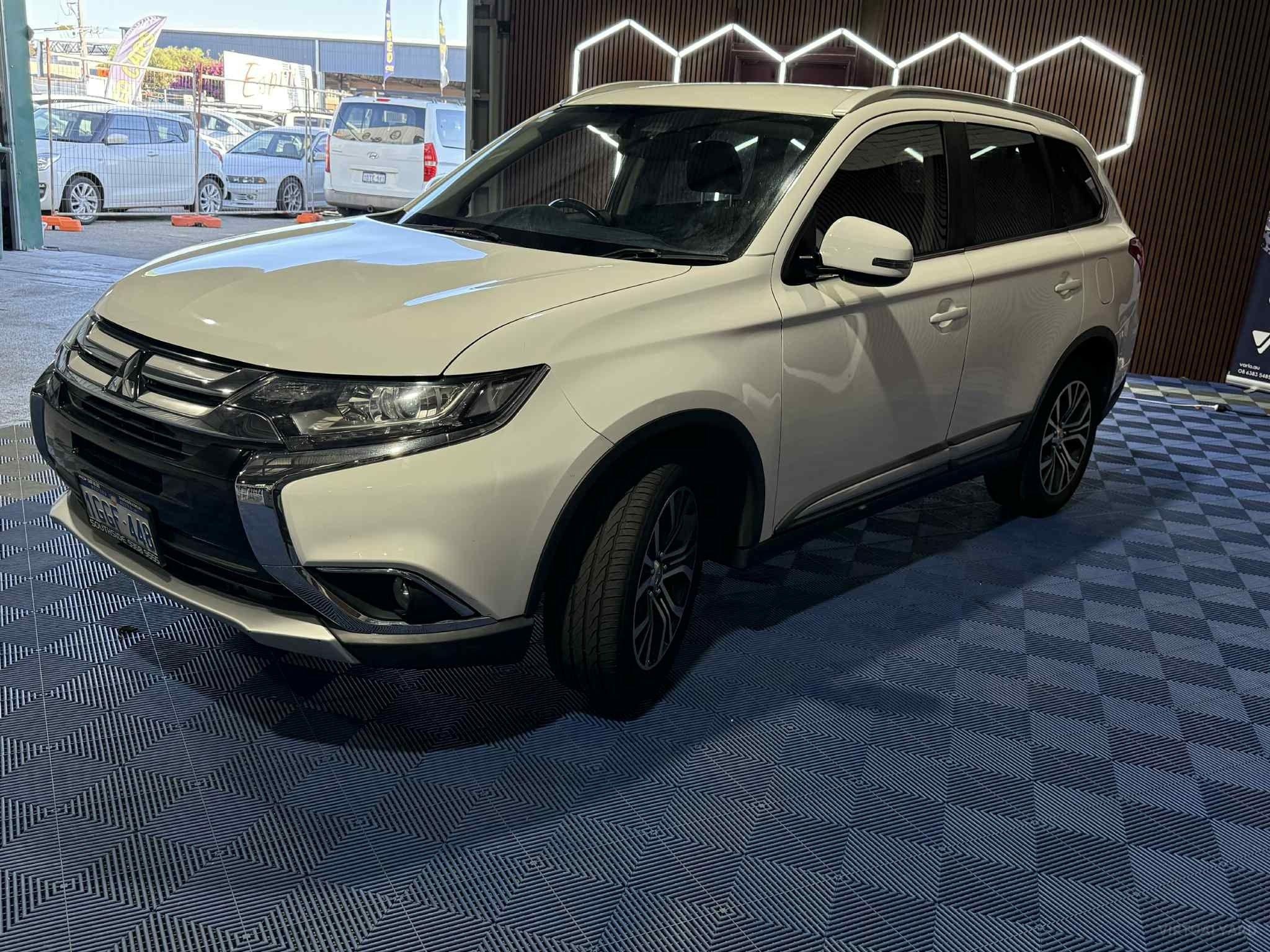MITSUBISHI OUTLANDER