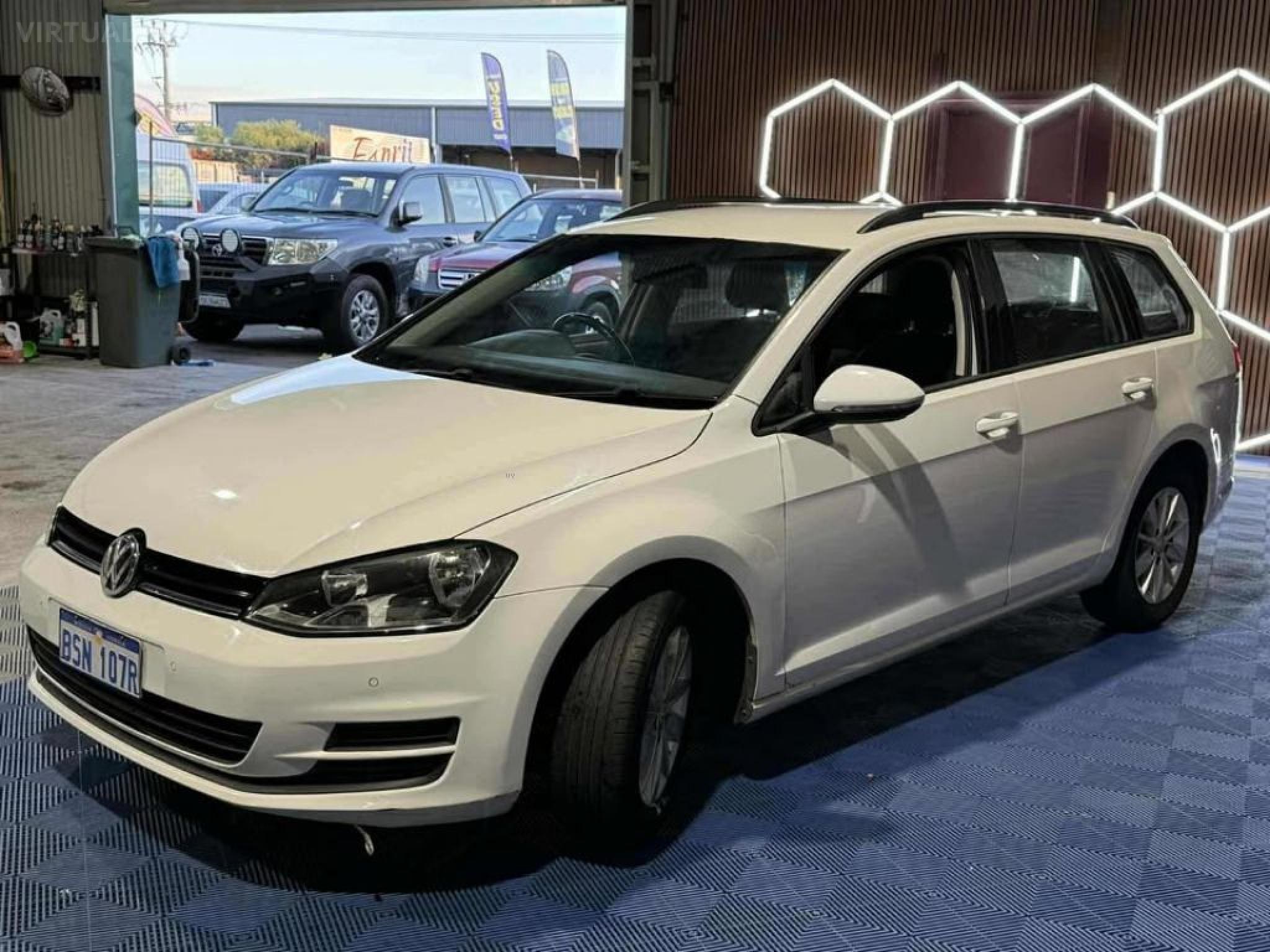 VOLKSWAGEN GOLF
