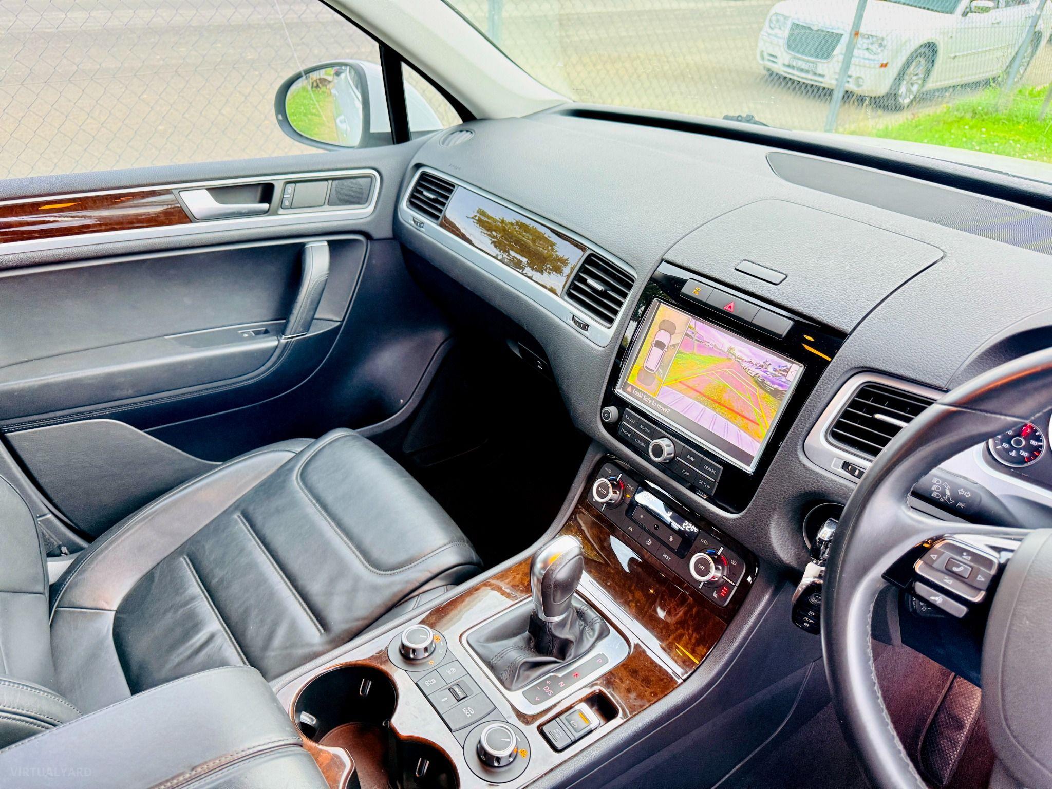 VOLKSWAGEN TOUAREG