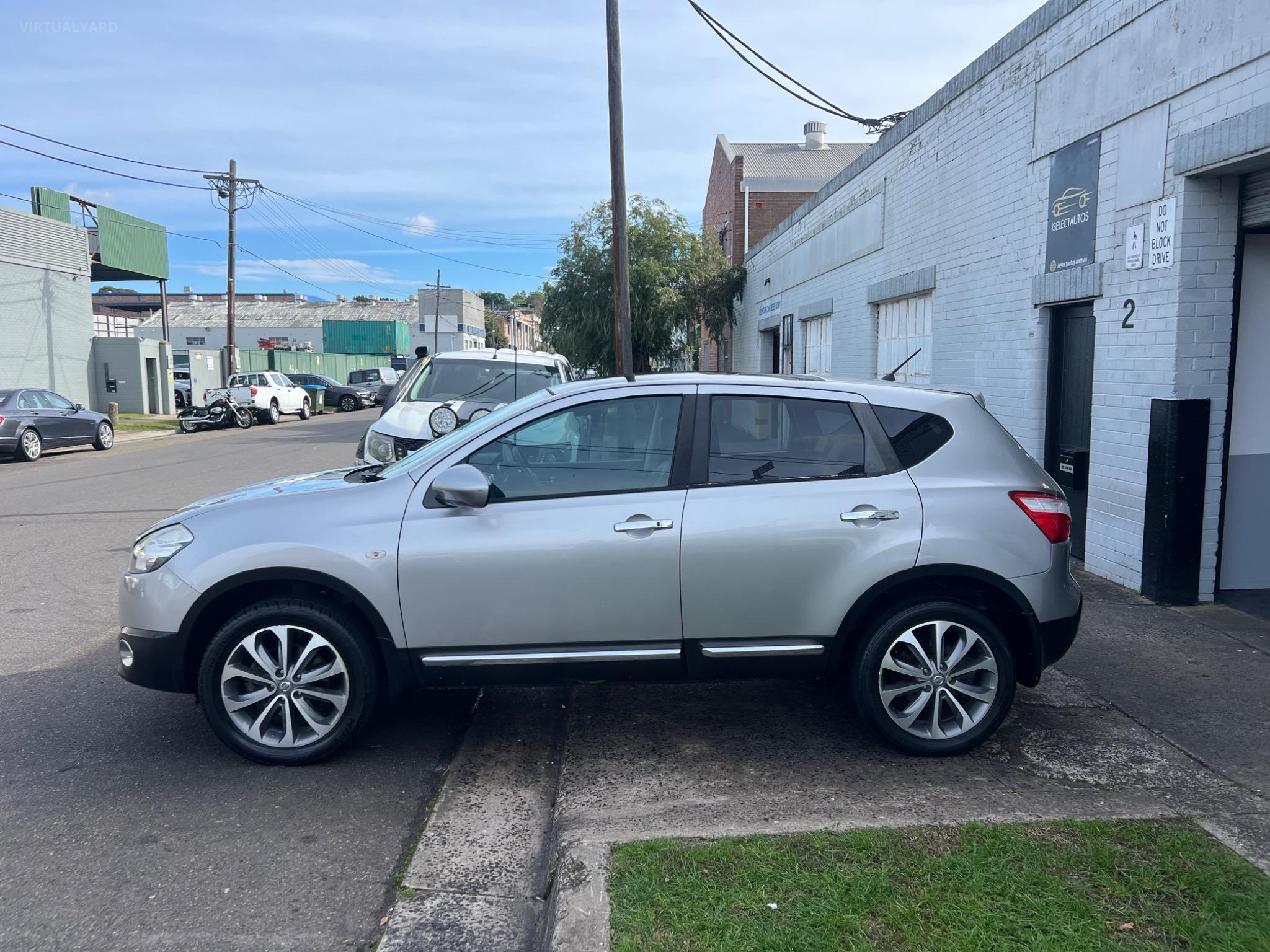 NISSAN DUALIS