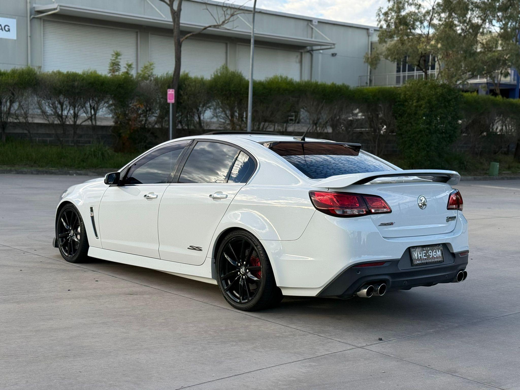 HOLDEN COMMODORE