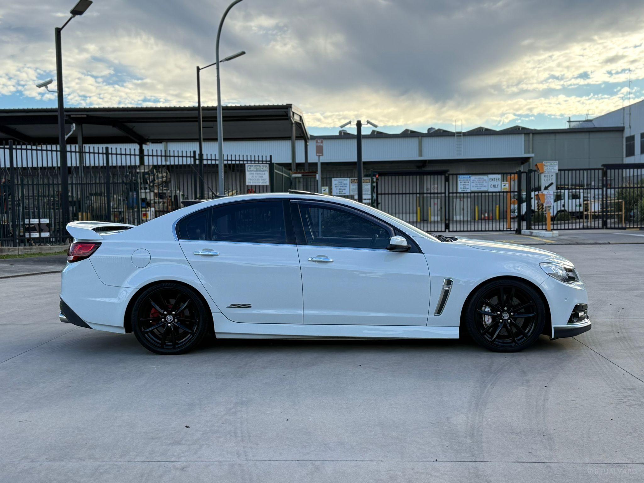 HOLDEN COMMODORE