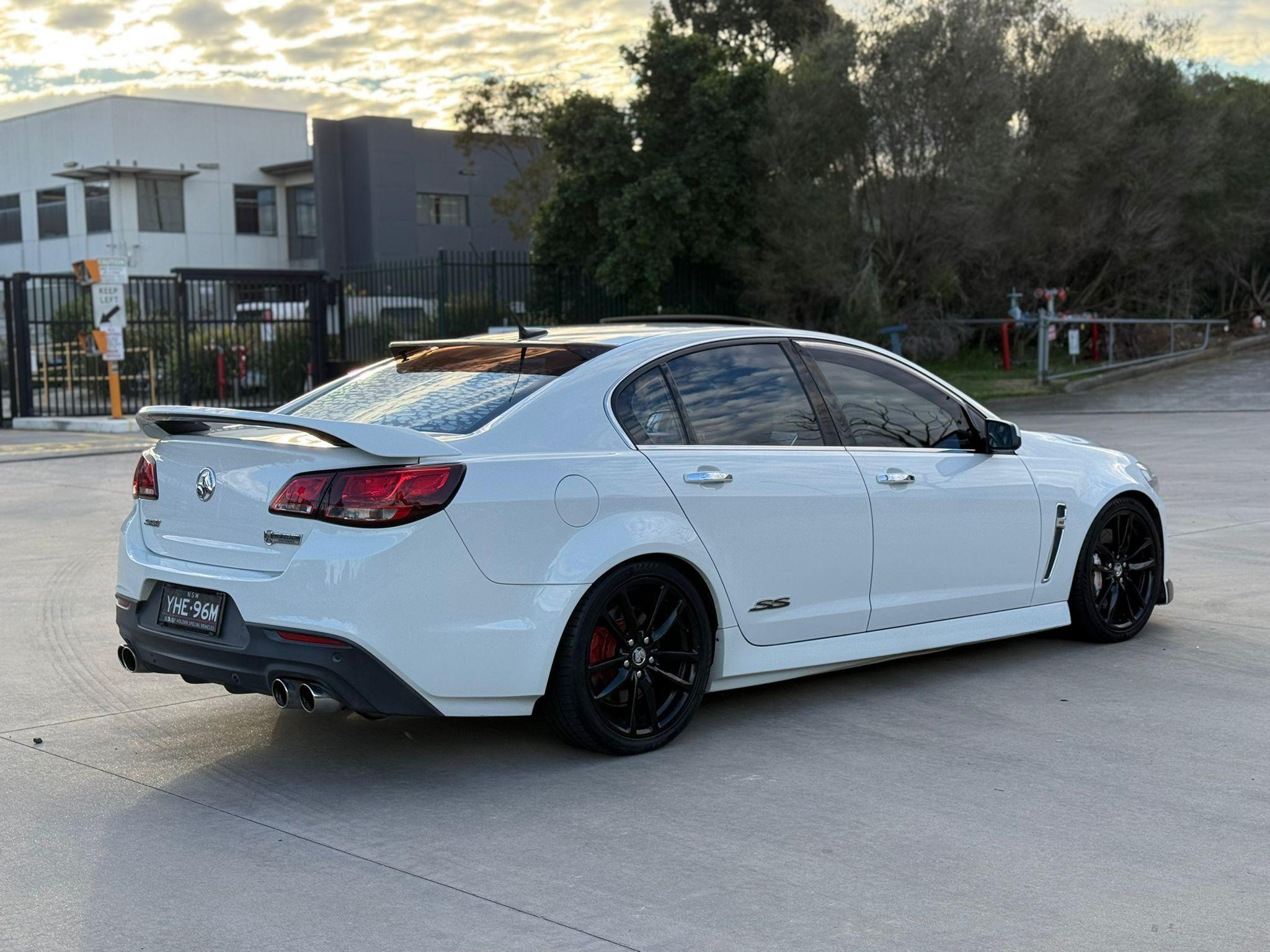 HOLDEN COMMODORE