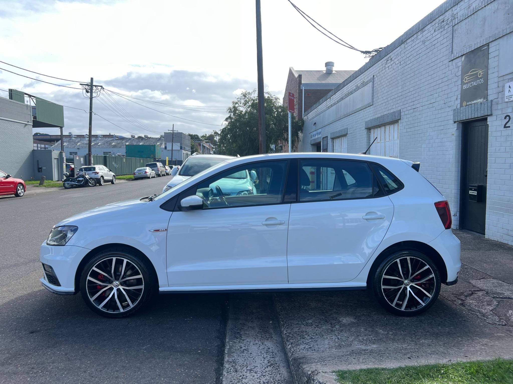 VOLKSWAGEN POLO