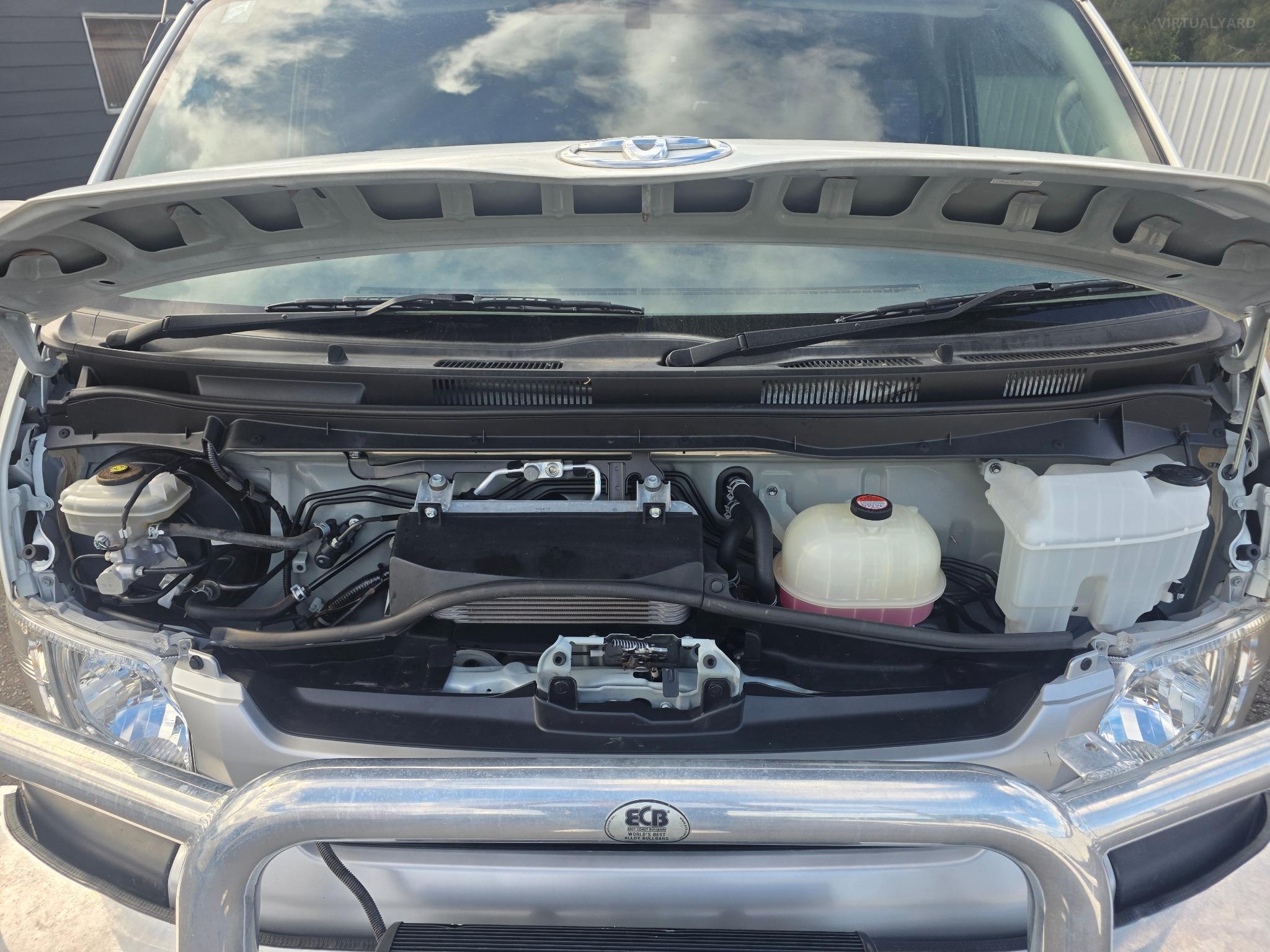 TOYOTA HIACE
