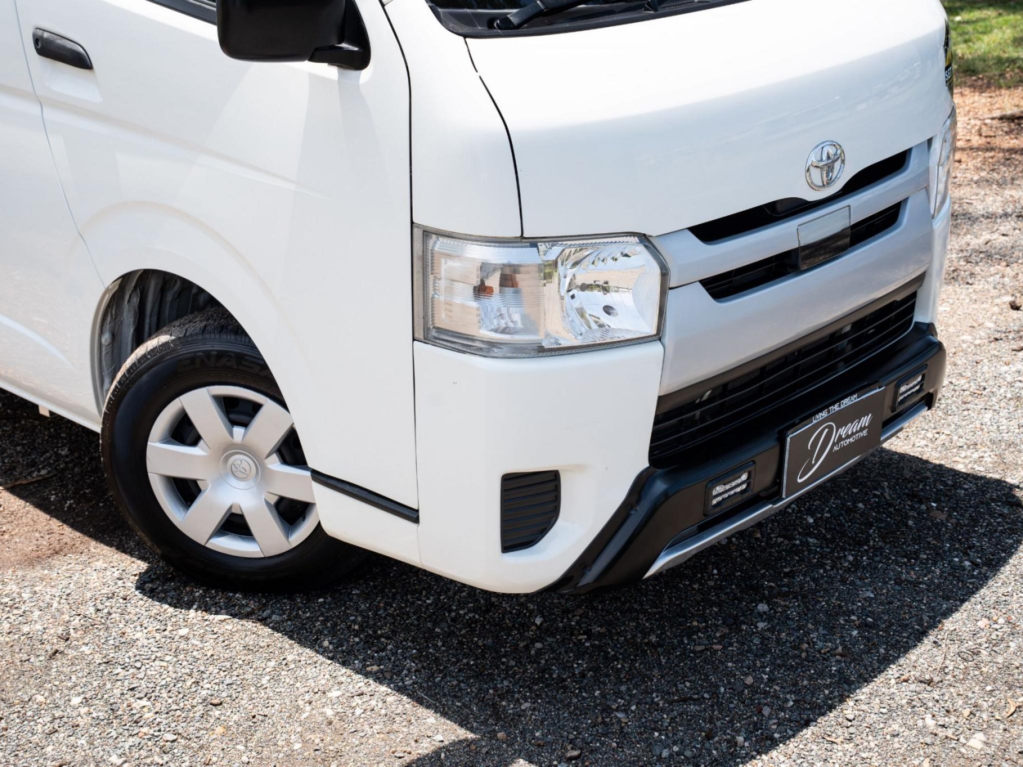 TOYOTA HIACE