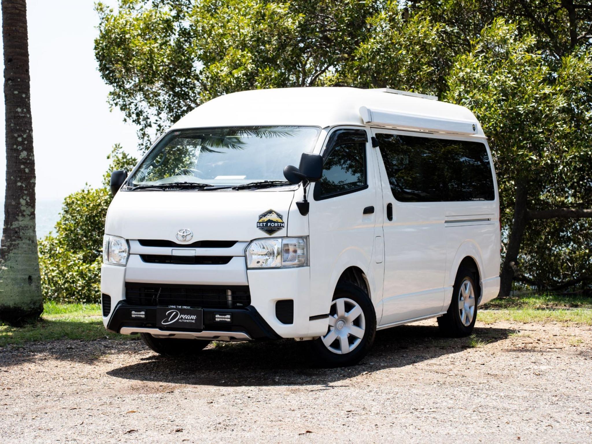 TOYOTA HIACE