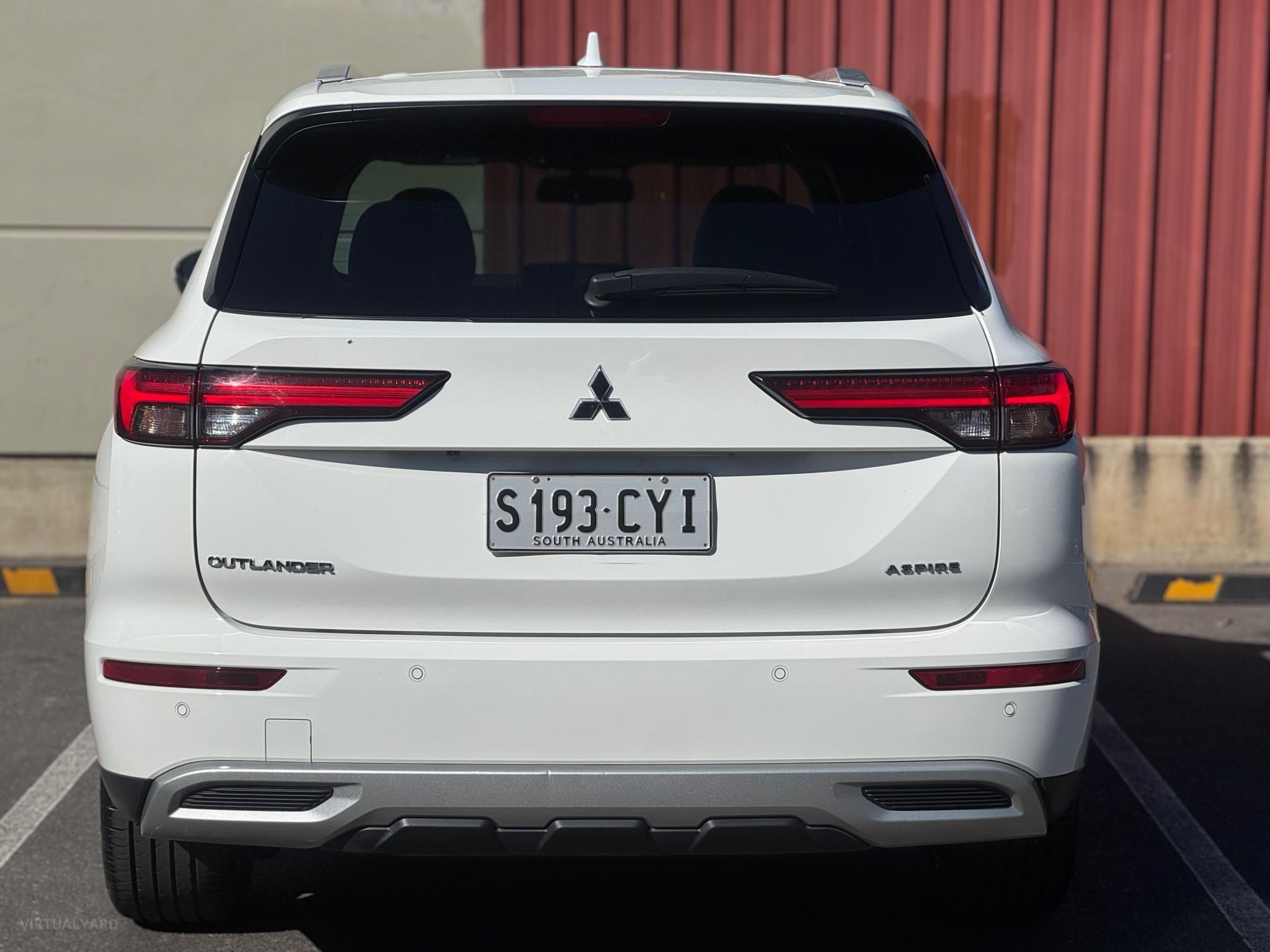 MITSUBISHI OUTLANDER