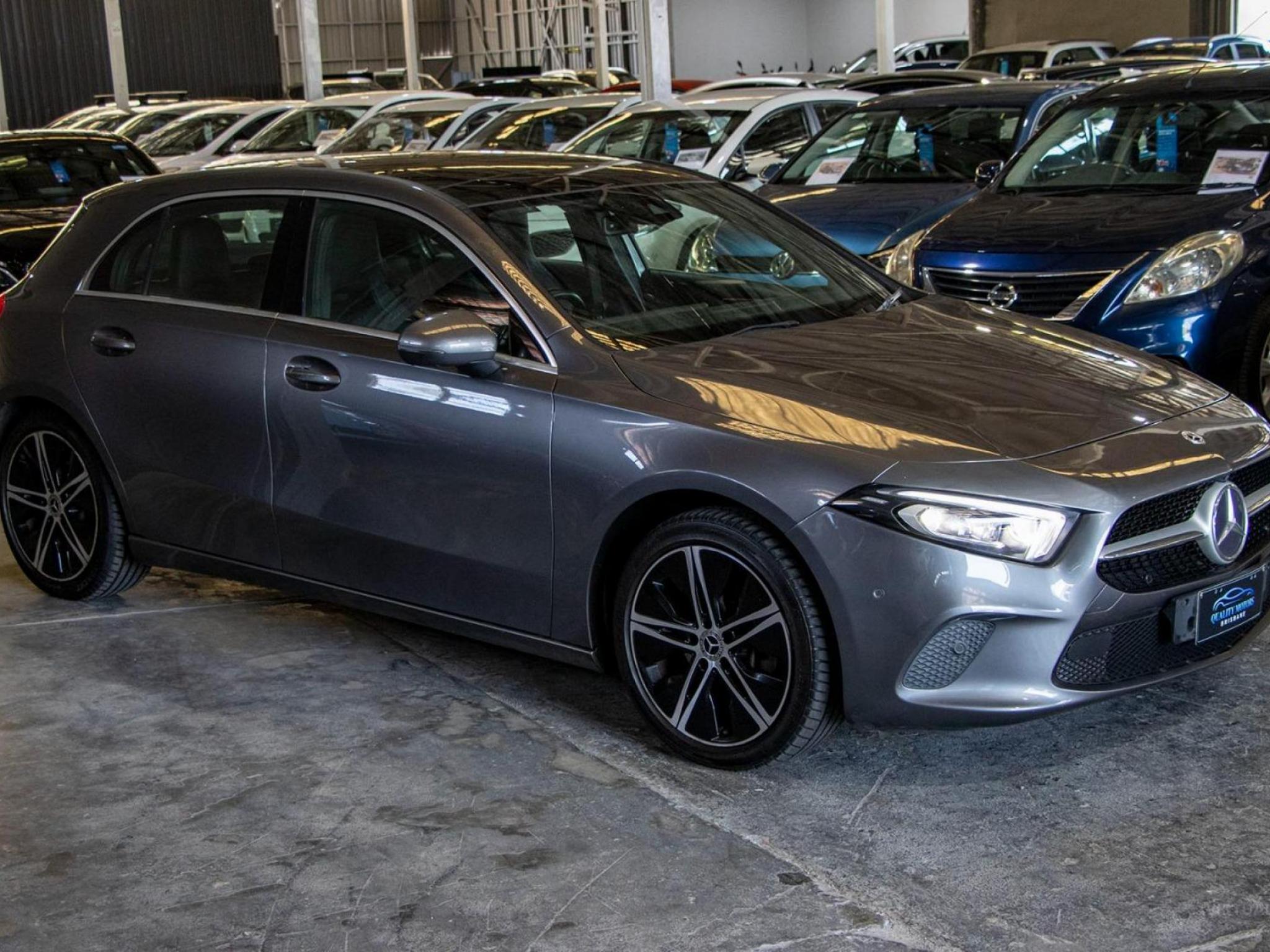 MERCEDES-BENZ A200