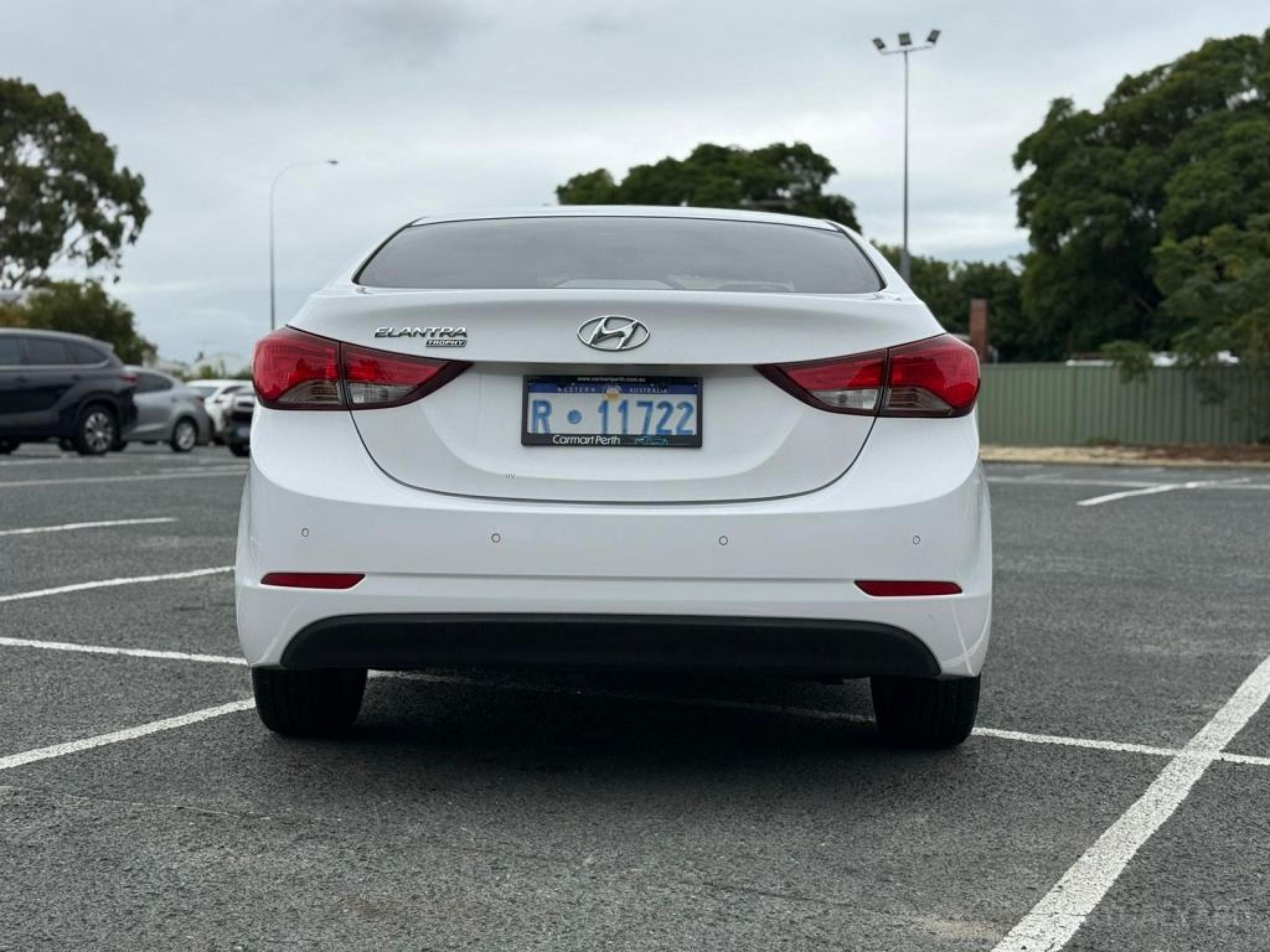 HYUNDAI ELANTRA
