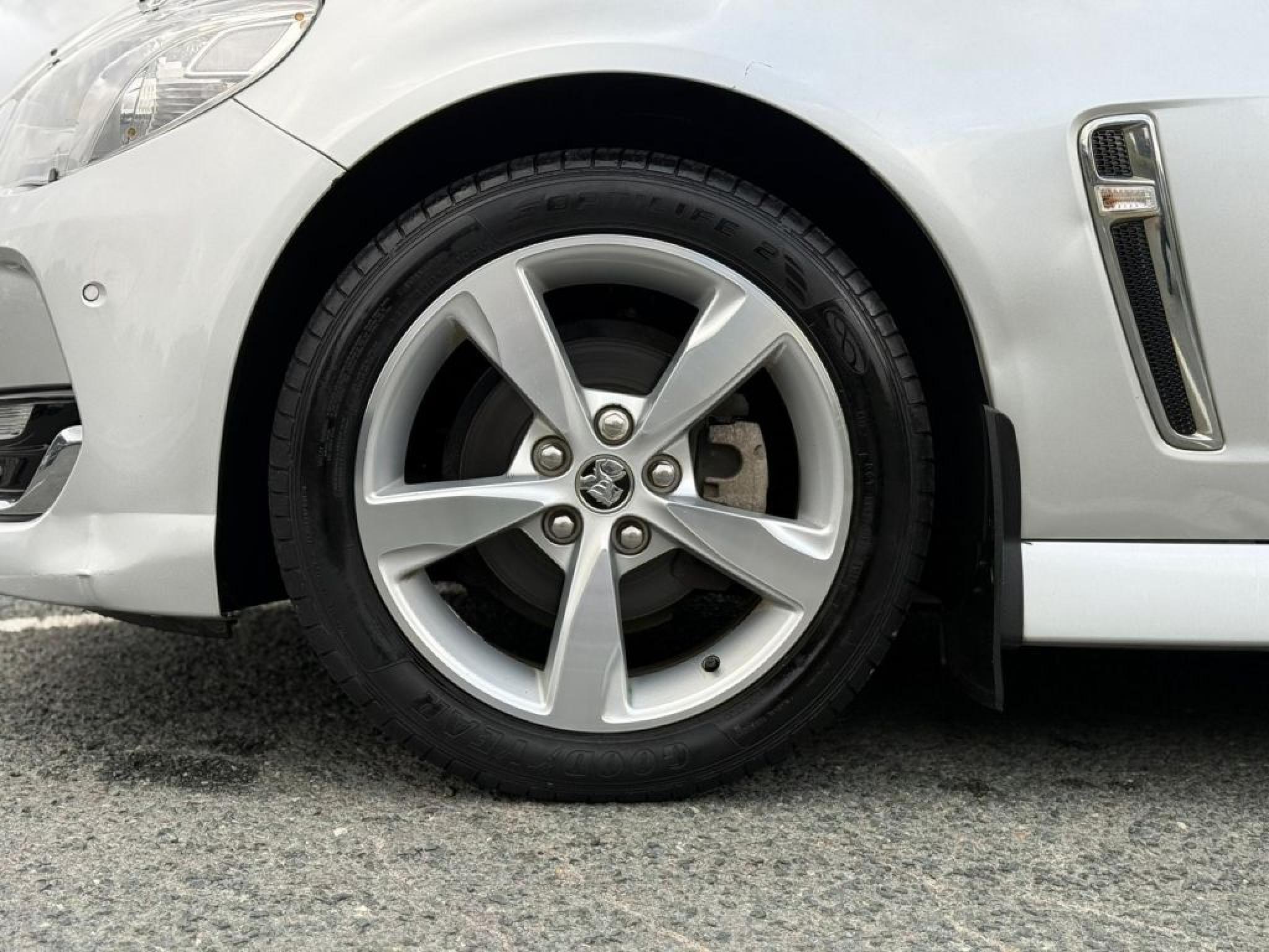 HOLDEN COMMODORE