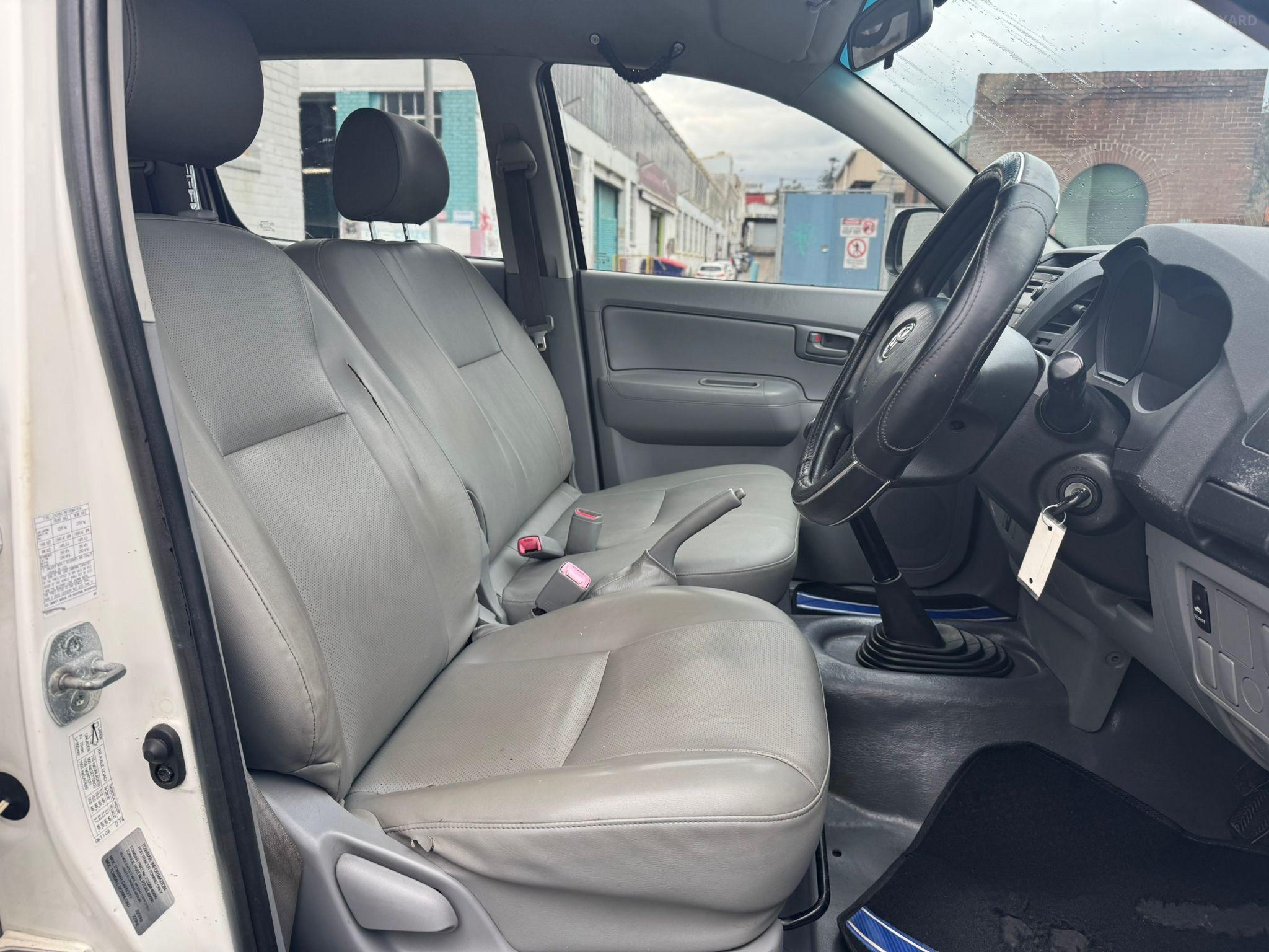 TOYOTA HILUX