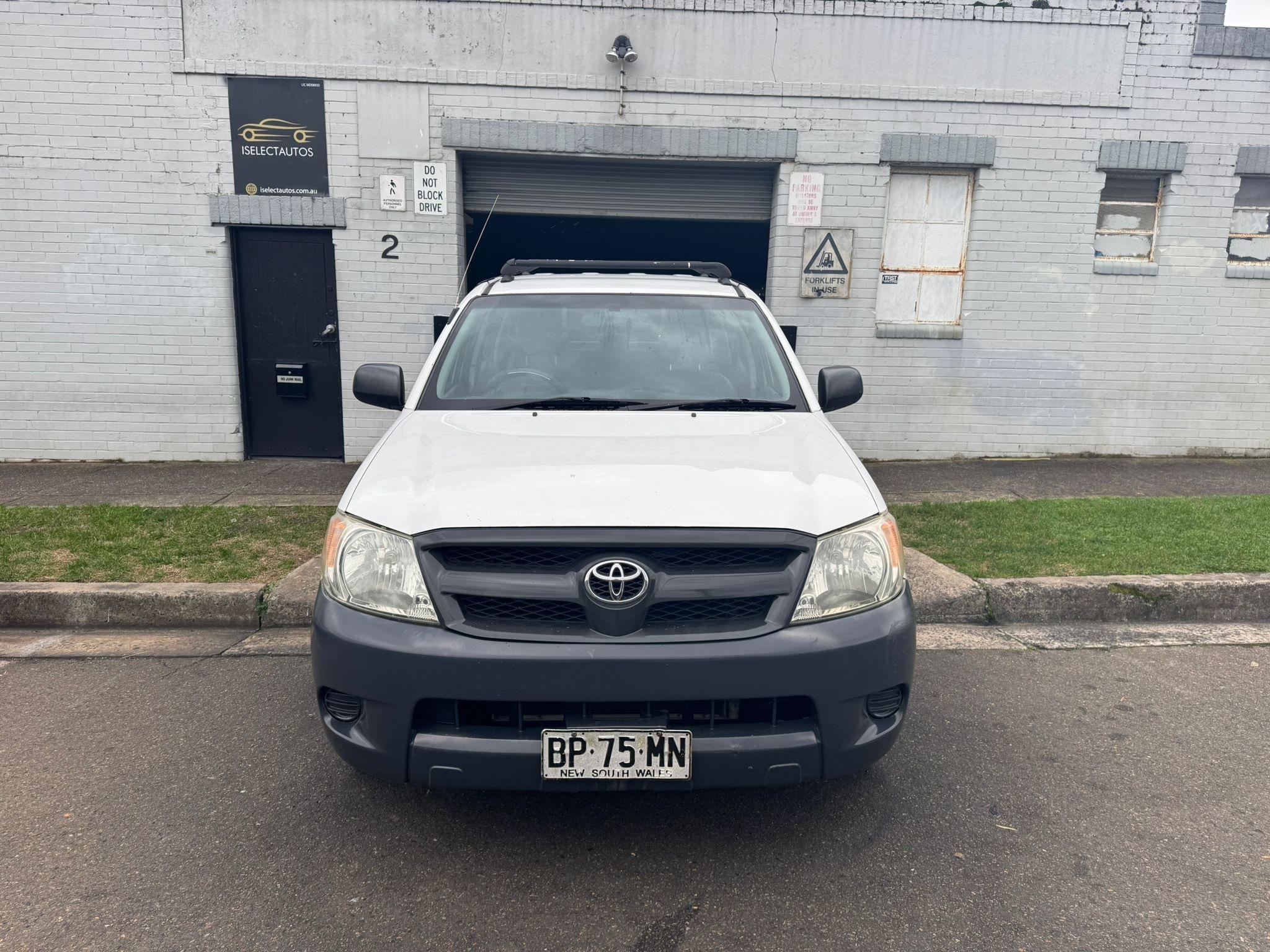 TOYOTA HILUX