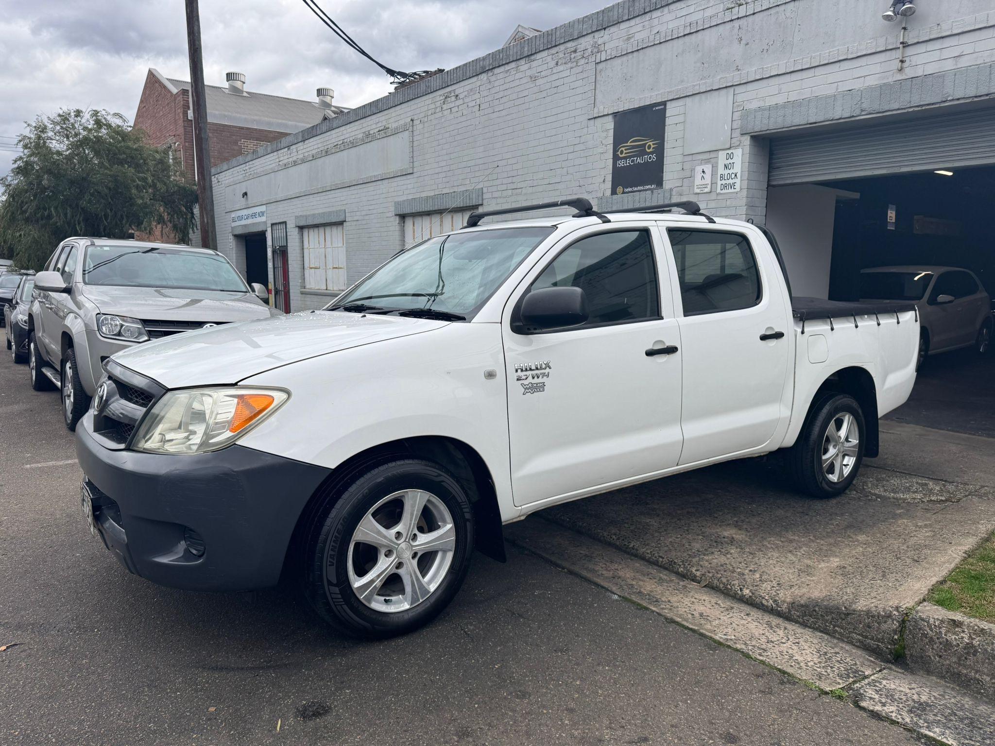 TOYOTA HILUX