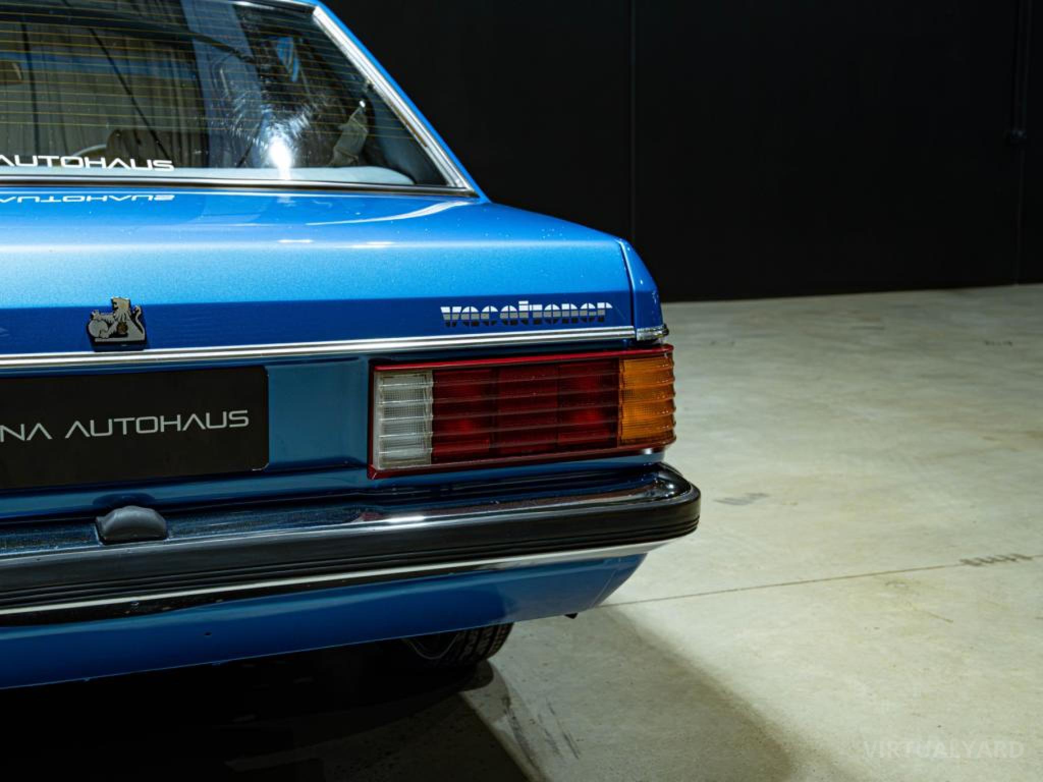 HOLDEN COMMDORE