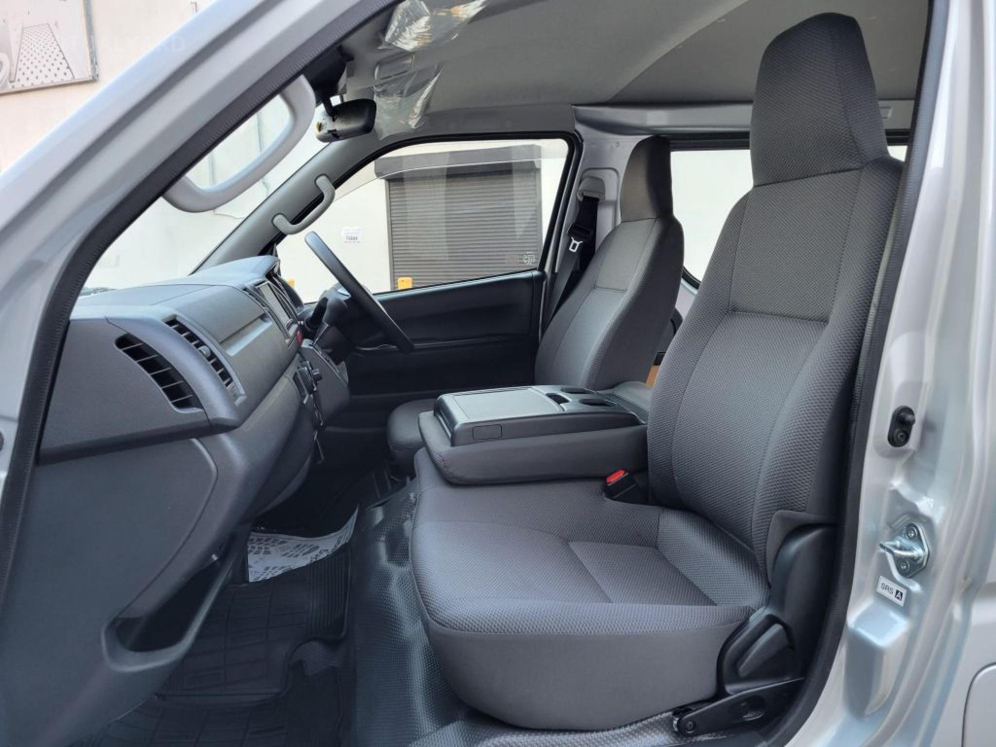 TOYOTA HIACE 4WD