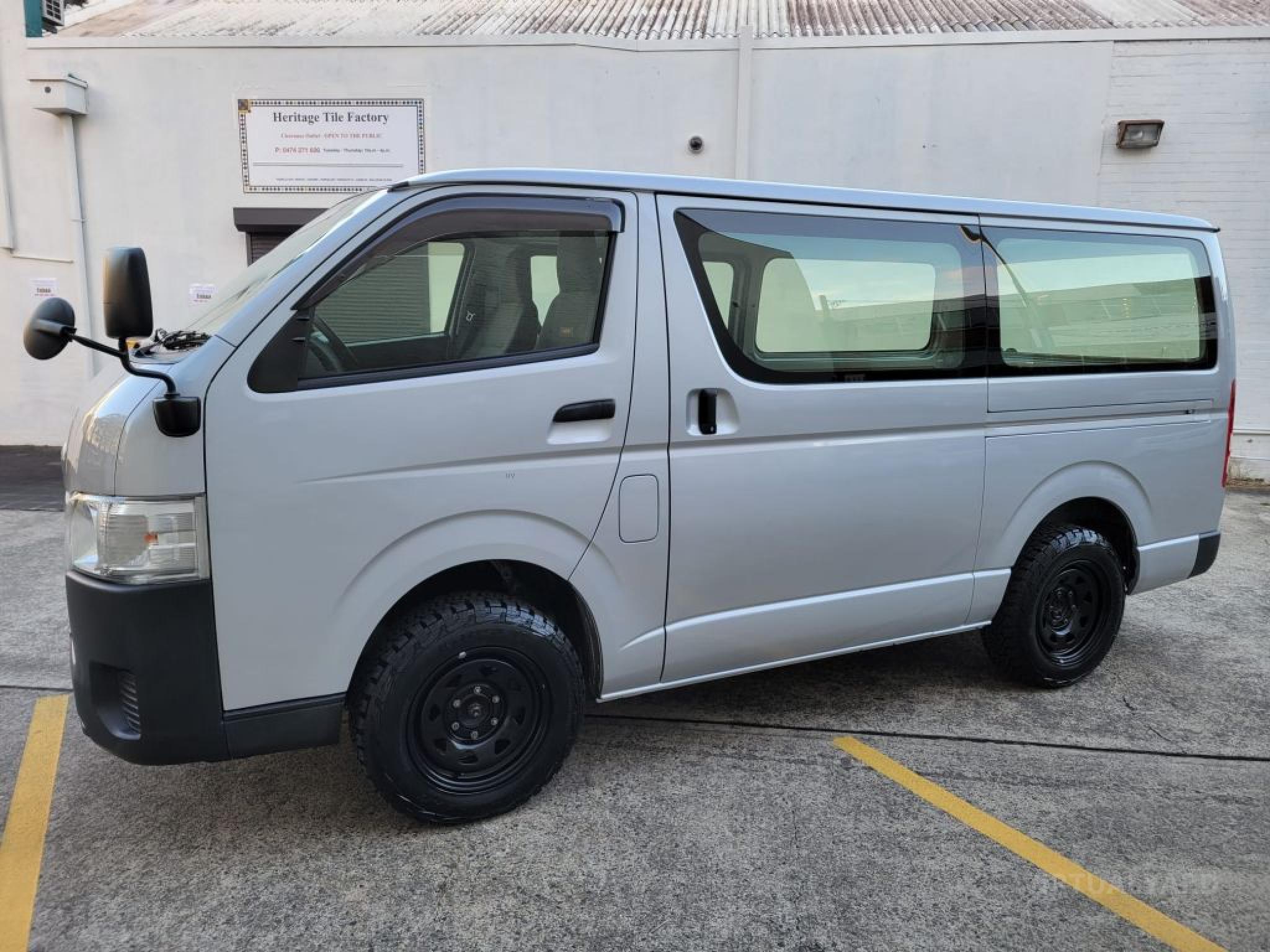 TOYOTA HIACE 4WD