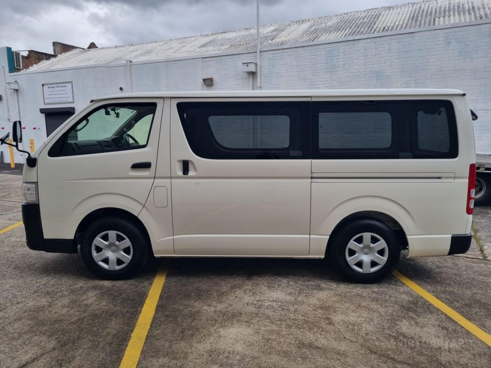 TOYOTA HIACE