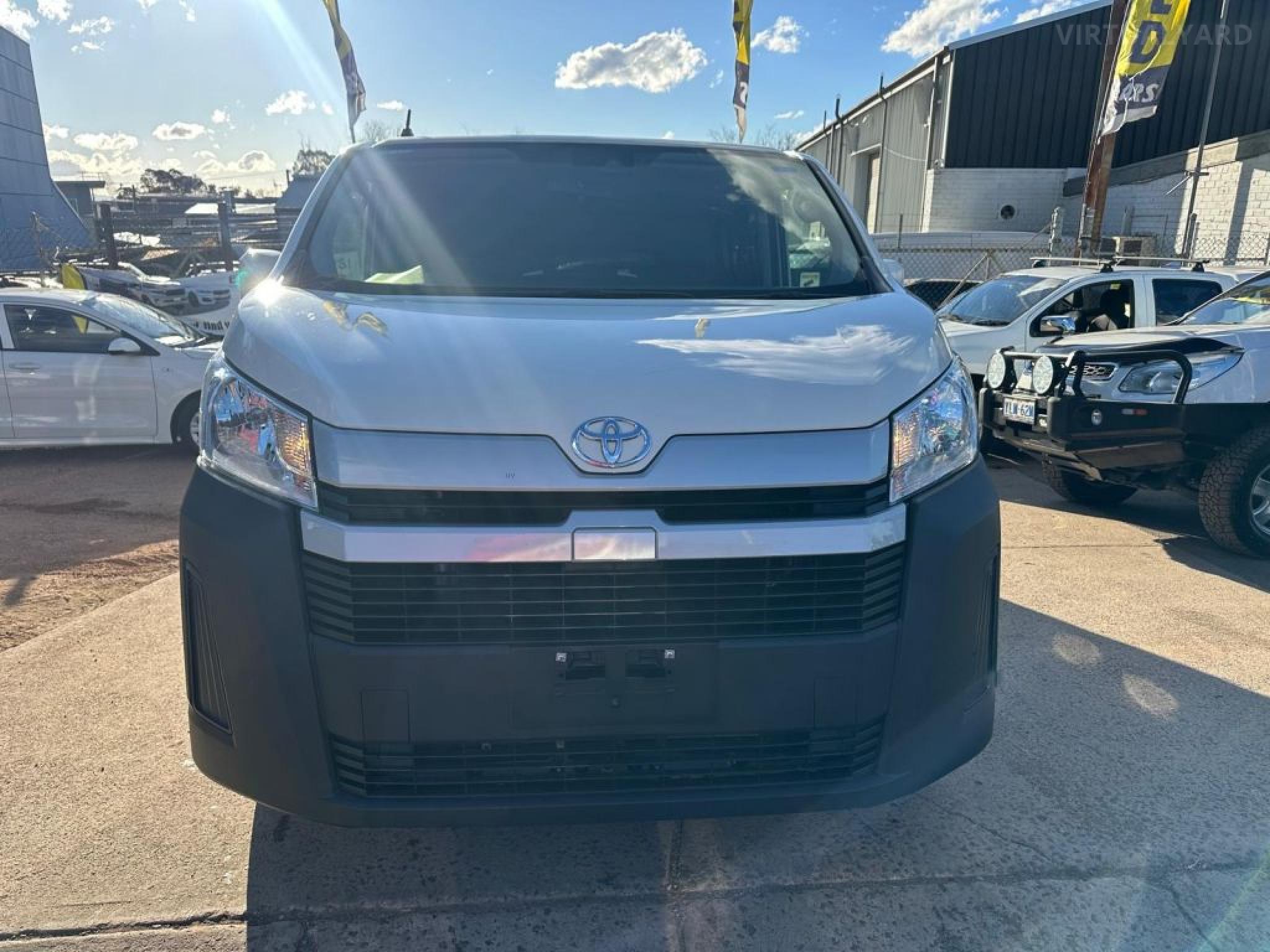 TOYOTA HIACE