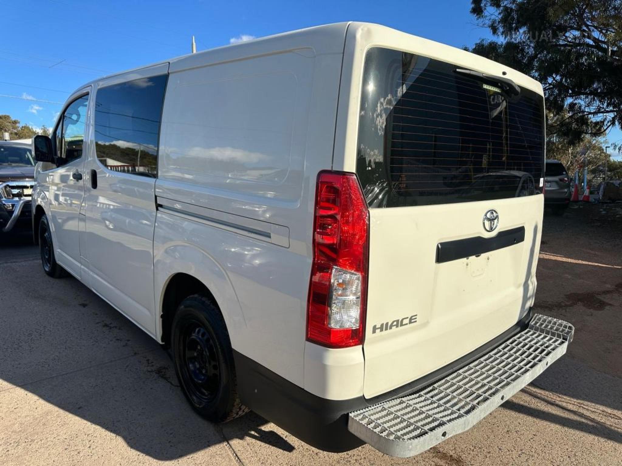 TOYOTA HIACE