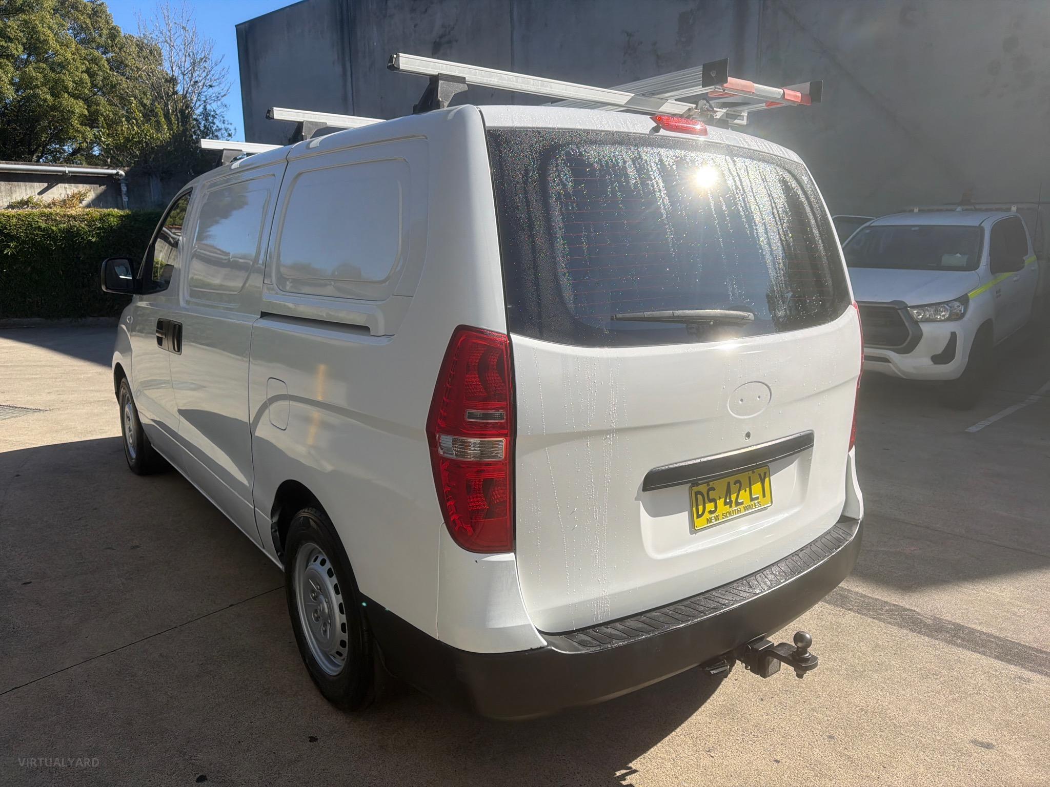 HYUNDAI ILOAD TQ2-V MY13 VAN 5DR MAN 6SP 1113KG 2.5DT image 14