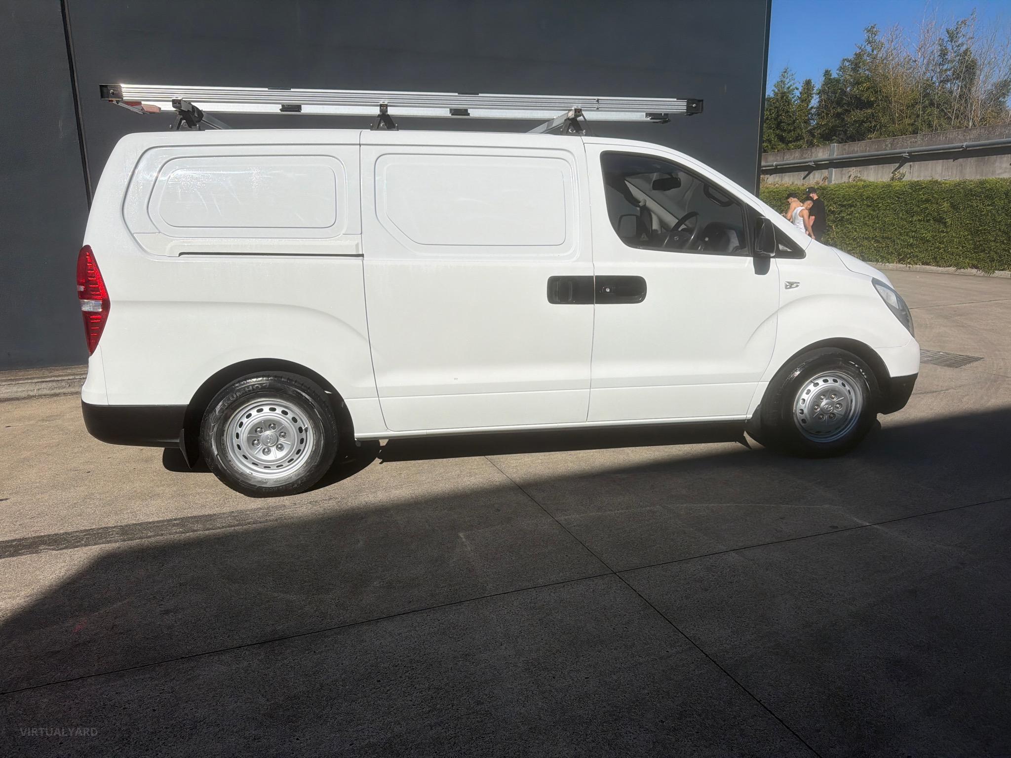 HYUNDAI ILOAD TQ2-V MY13 VAN 5DR MAN 6SP 1113KG 2.5DT image 2