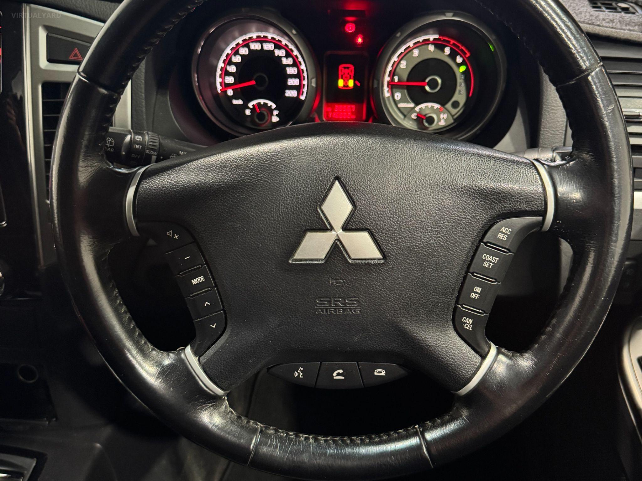MITSUBISHI PAJERO