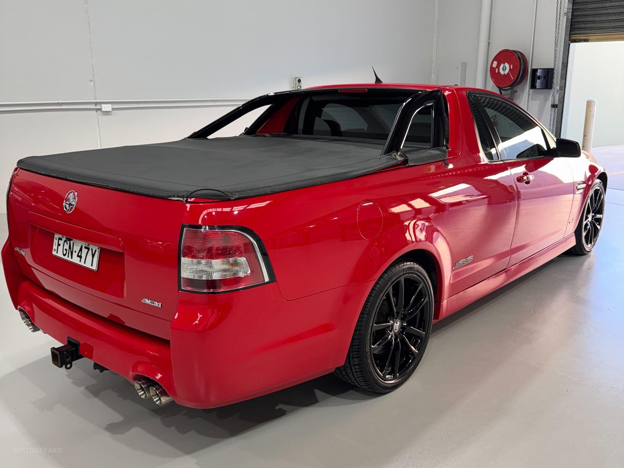 HOLDEN COMMODORE