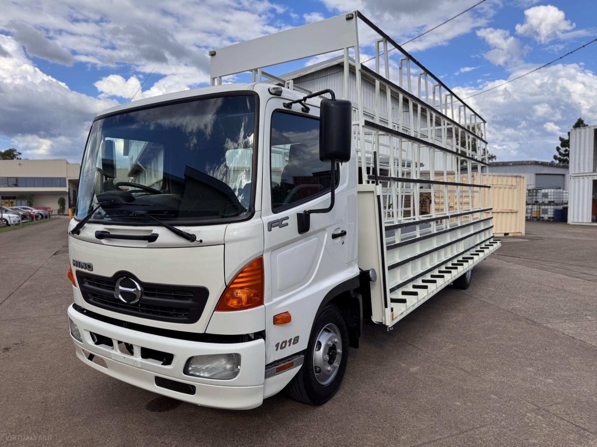 HINO 500 SERIES 1018 Glass Stone Transporter