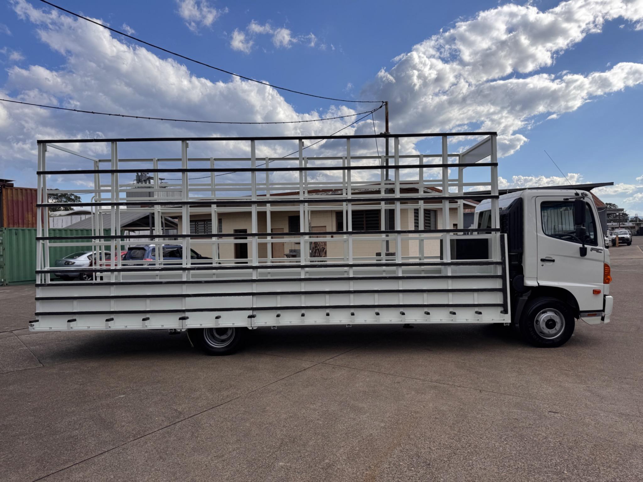 HINO 500 SERIES 1018 Glass Stone Transporter