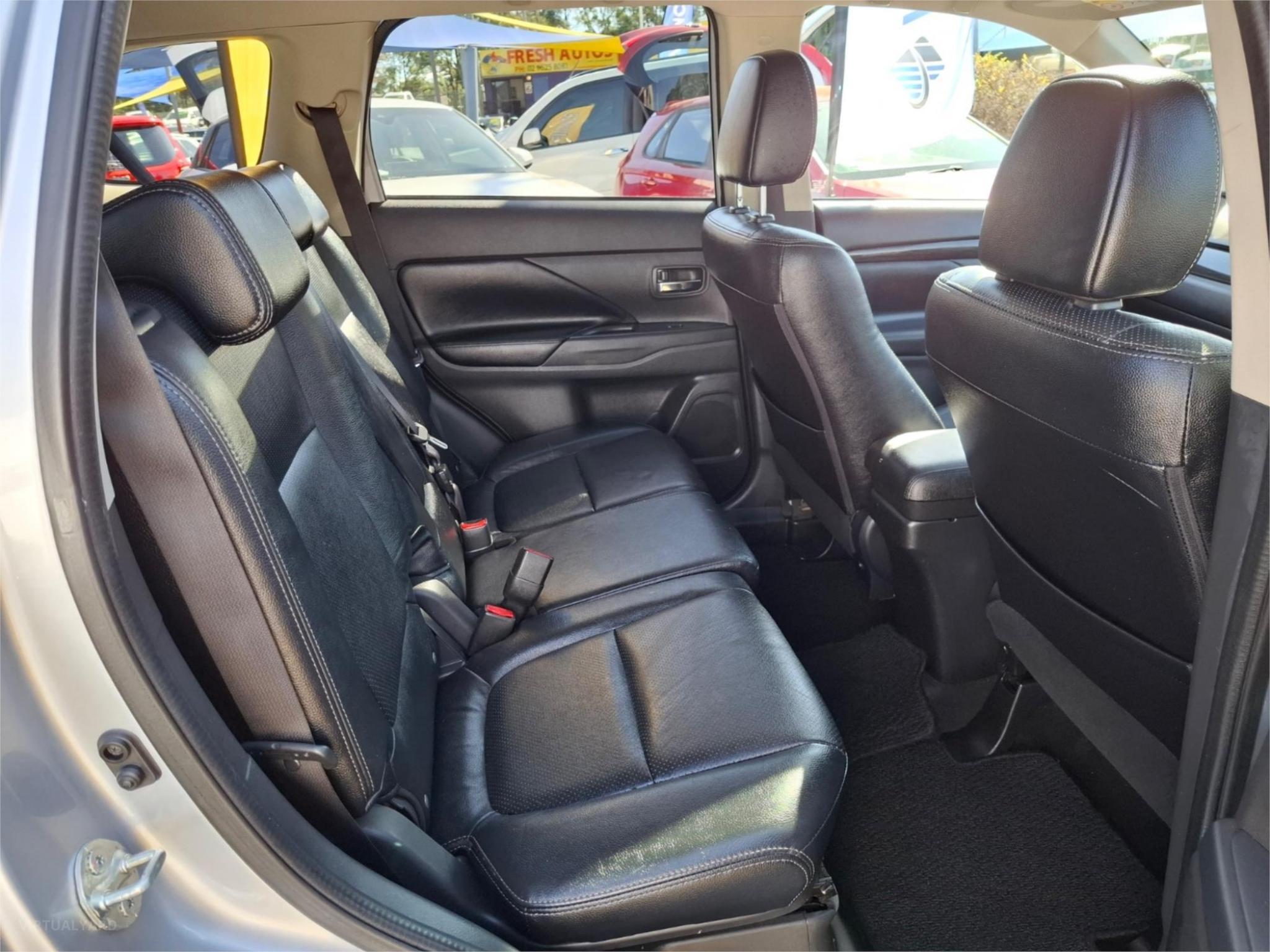 2016 MITSUBISHI OUTLANDER ZK EXCEED WAGON 7ST 5DR SPTS AUTO 6SP 4WD 2.2DT [MY16] image 11