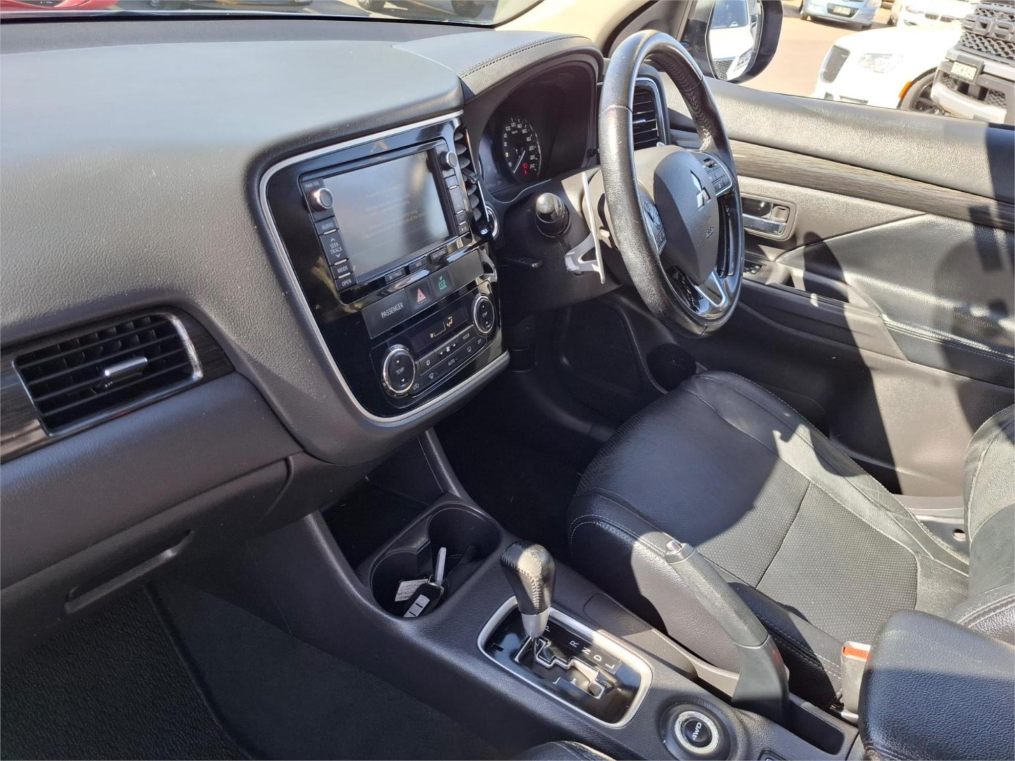 2016 MITSUBISHI OUTLANDER ZK EXCEED WAGON 7ST 5DR SPTS AUTO 6SP 4WD 2.2DT [MY16] image 21
